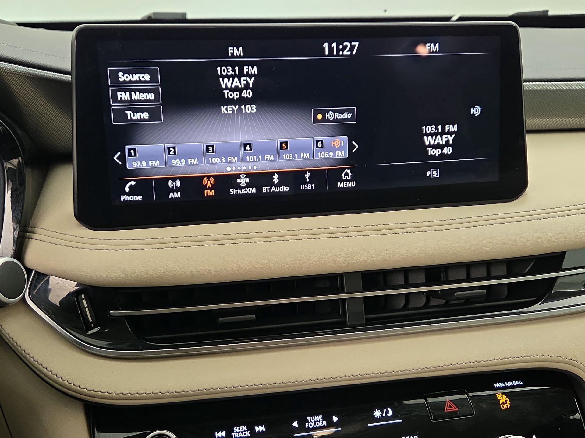 Thumbnail: 2023 INFINITI QX60 - 16