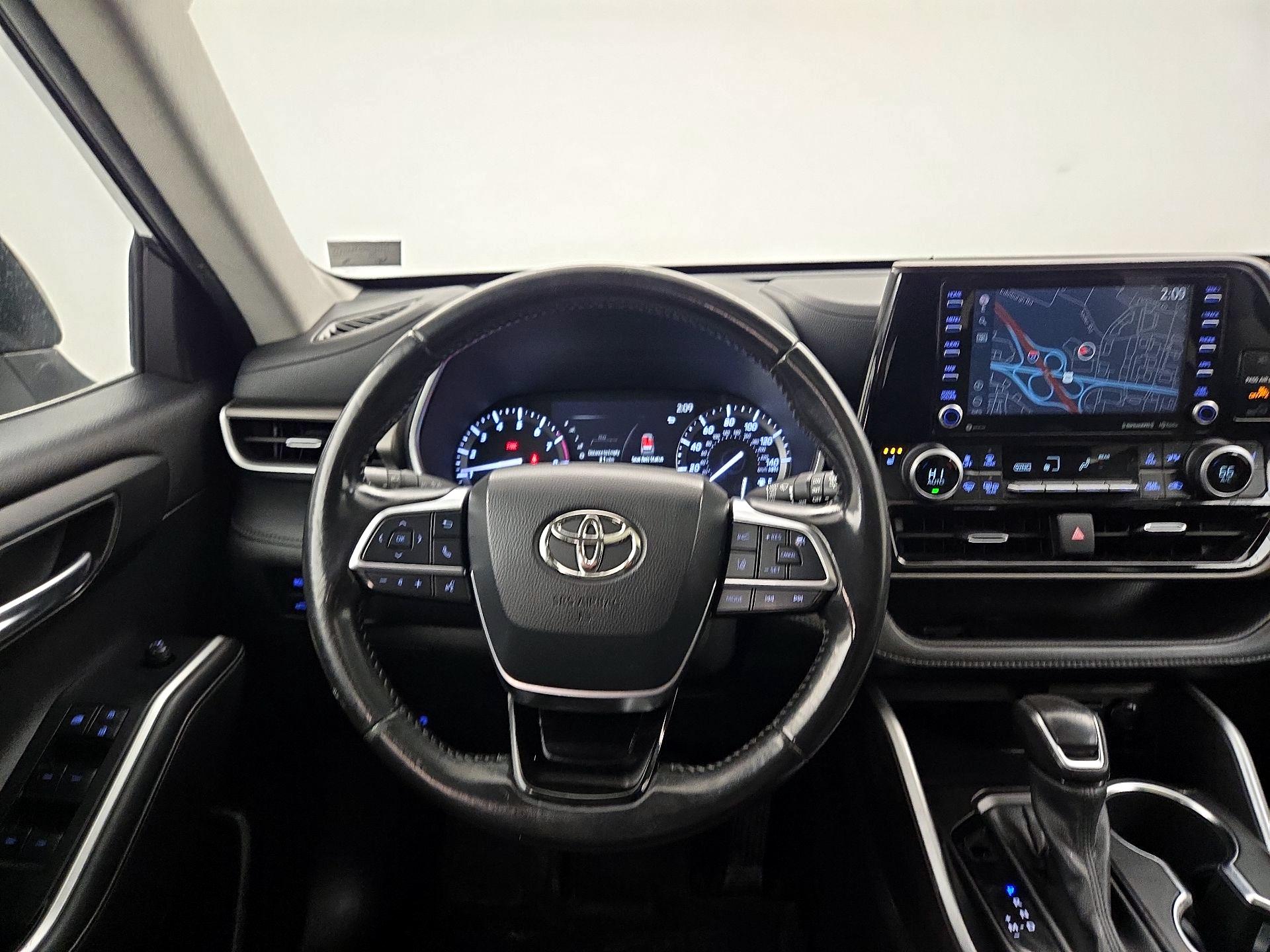 Thumbnail: 2021 Toyota Highlander - 10