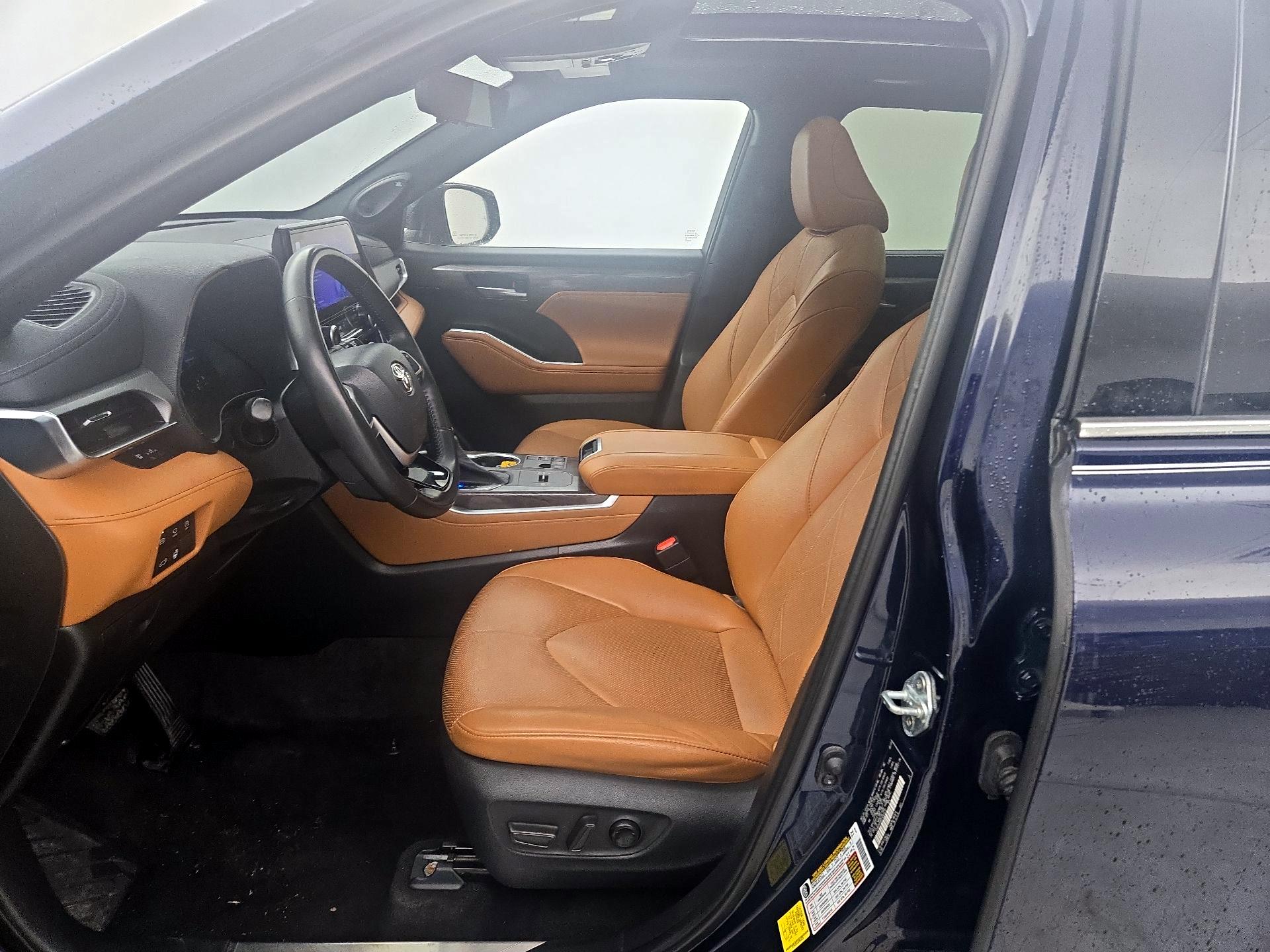 Thumbnail: 2023 Toyota Highlander - 11