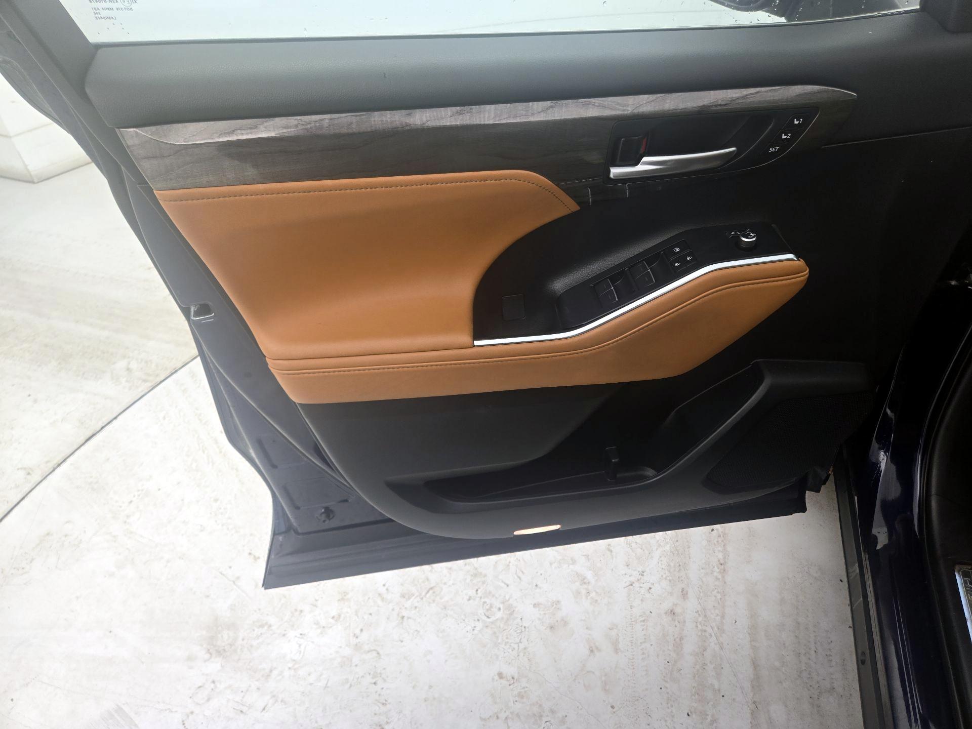 Thumbnail: 2023 Toyota Highlander - 12