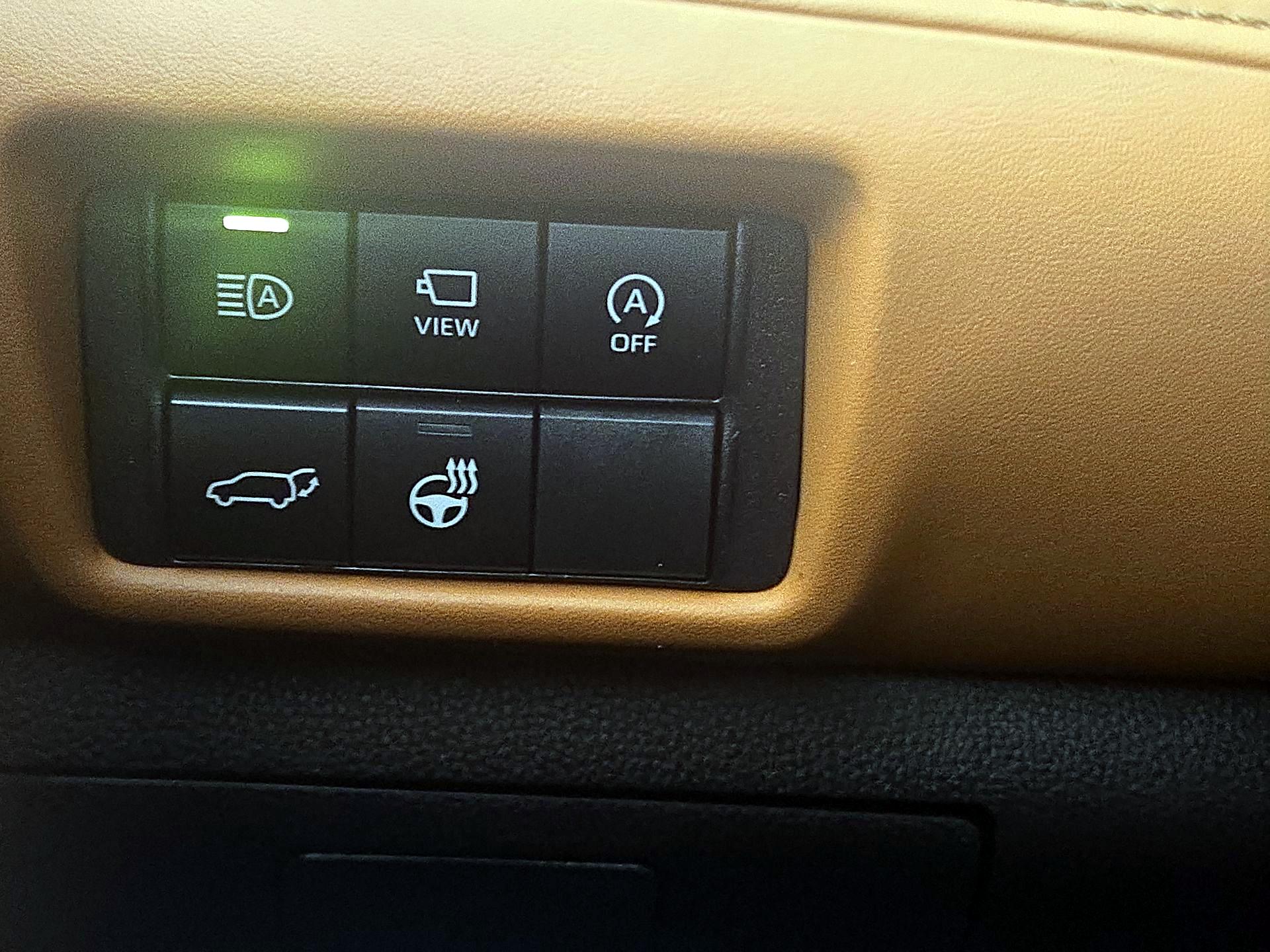 Thumbnail: 2023 Toyota Highlander - 13