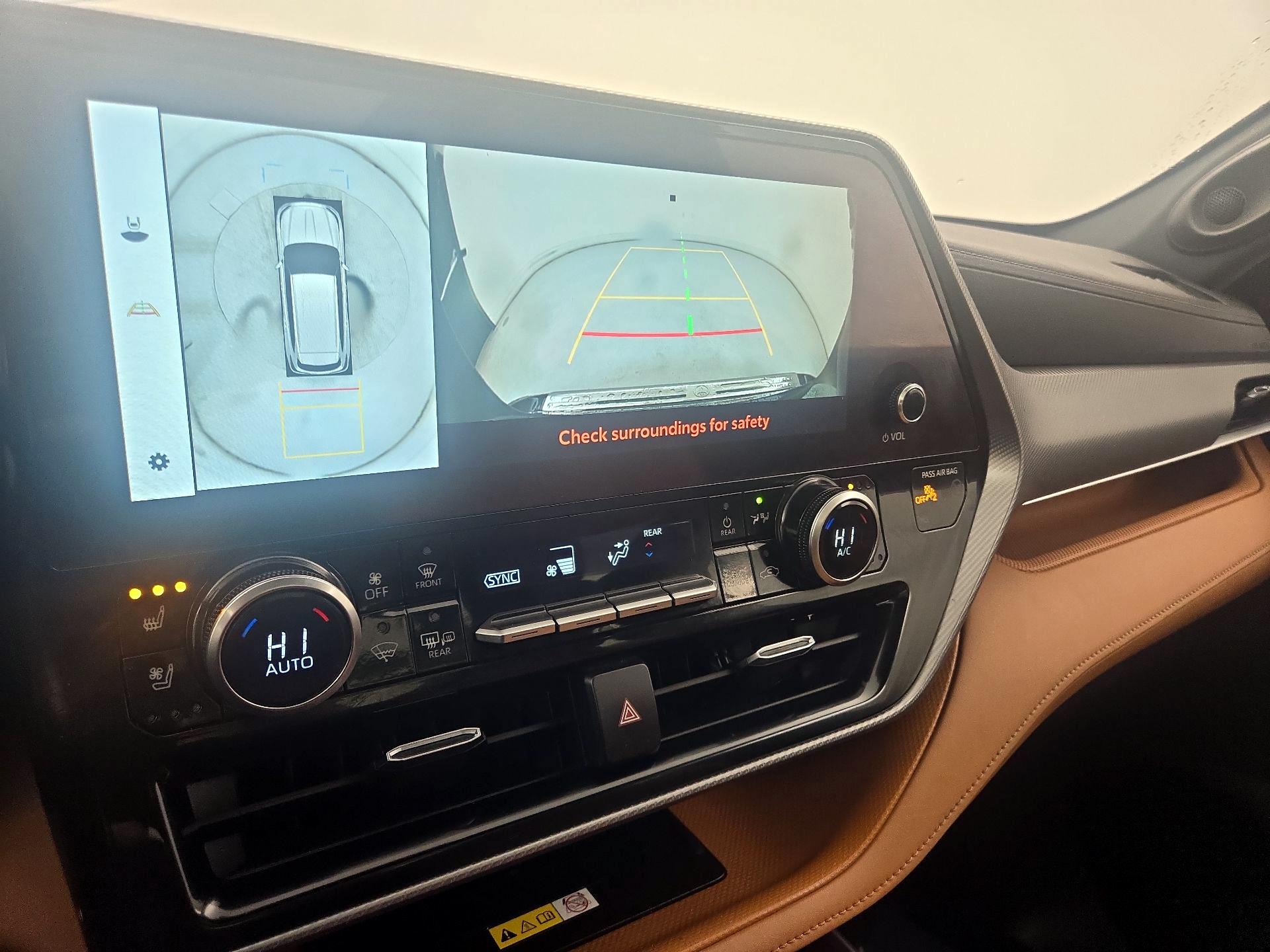 Thumbnail: 2023 Toyota Highlander - 14