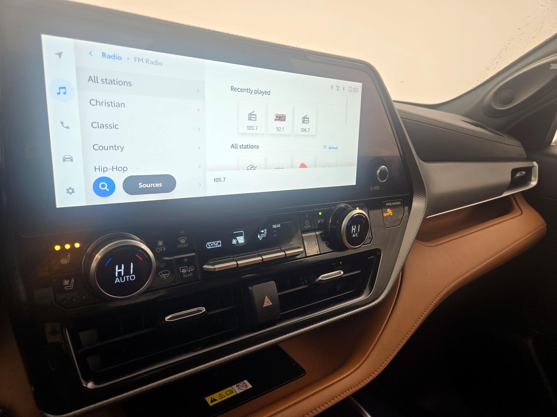 Thumbnail: 2023 Toyota Highlander - 15