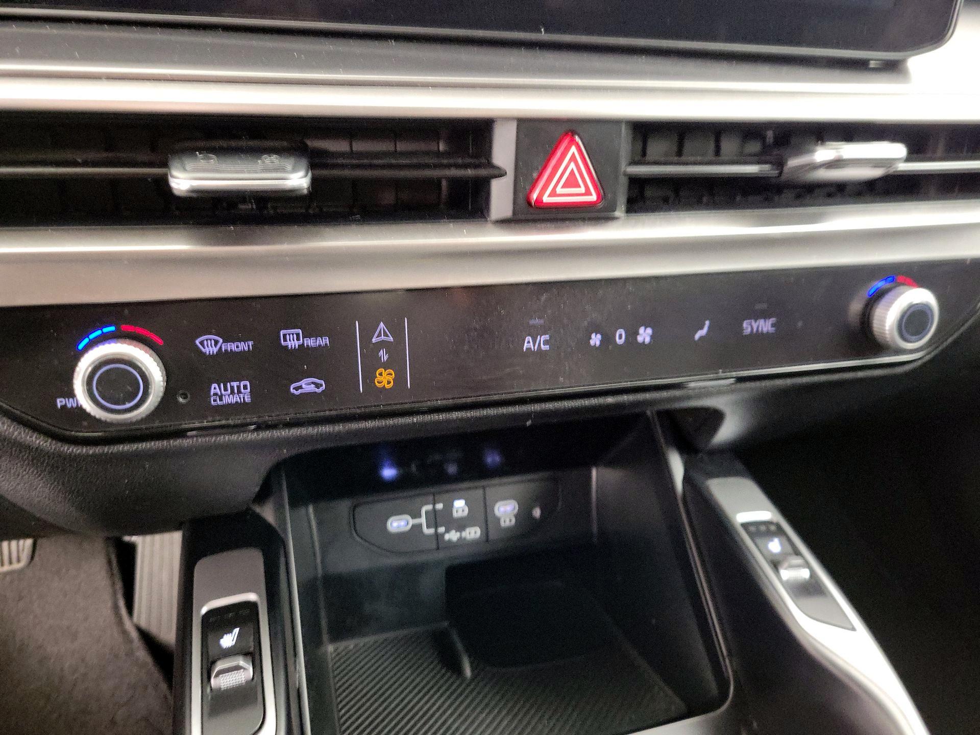 Thumbnail: 2024 Kia Sorento - 17