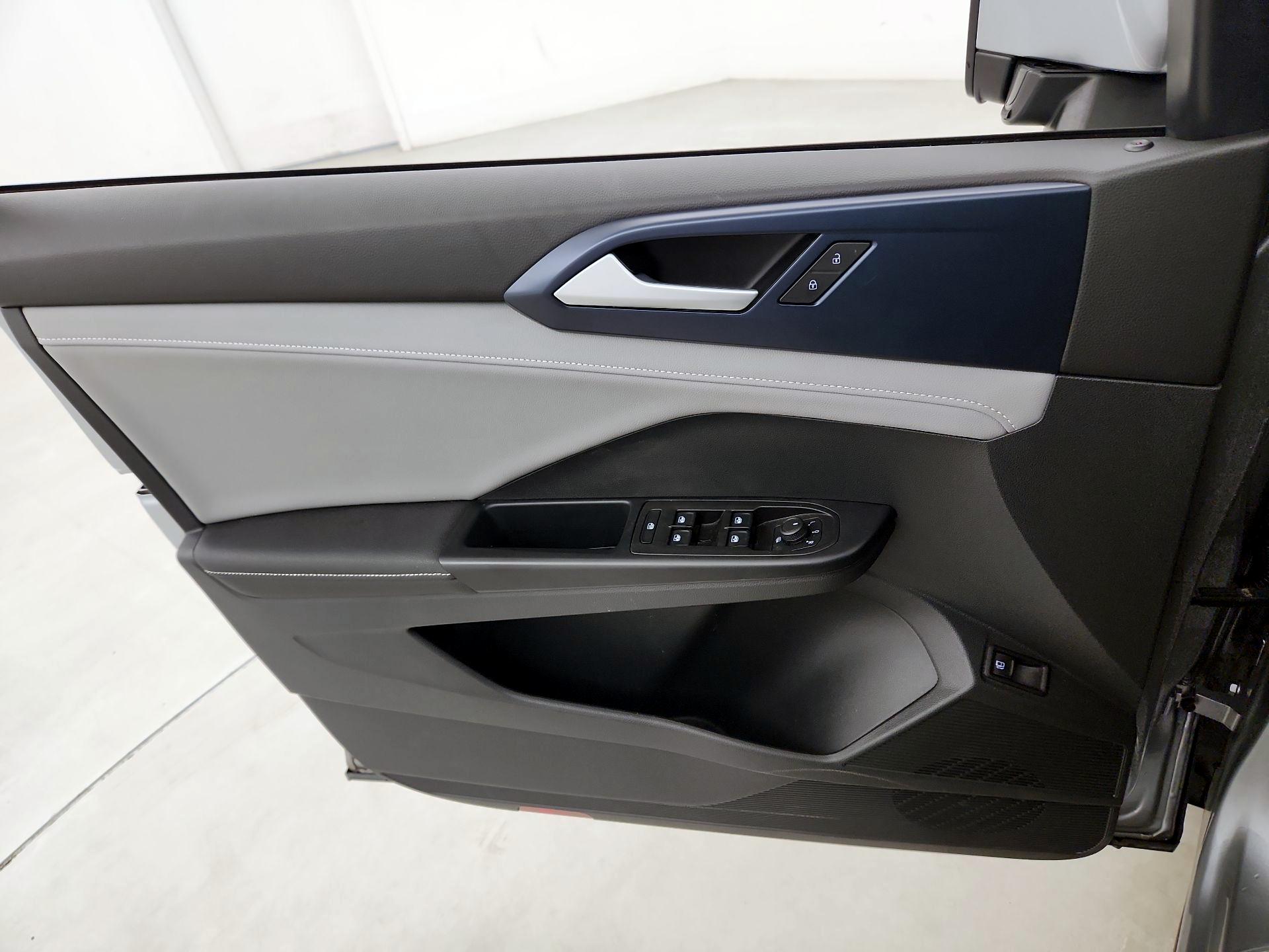 Thumbnail: 2024 Volkswagen Taos - 12