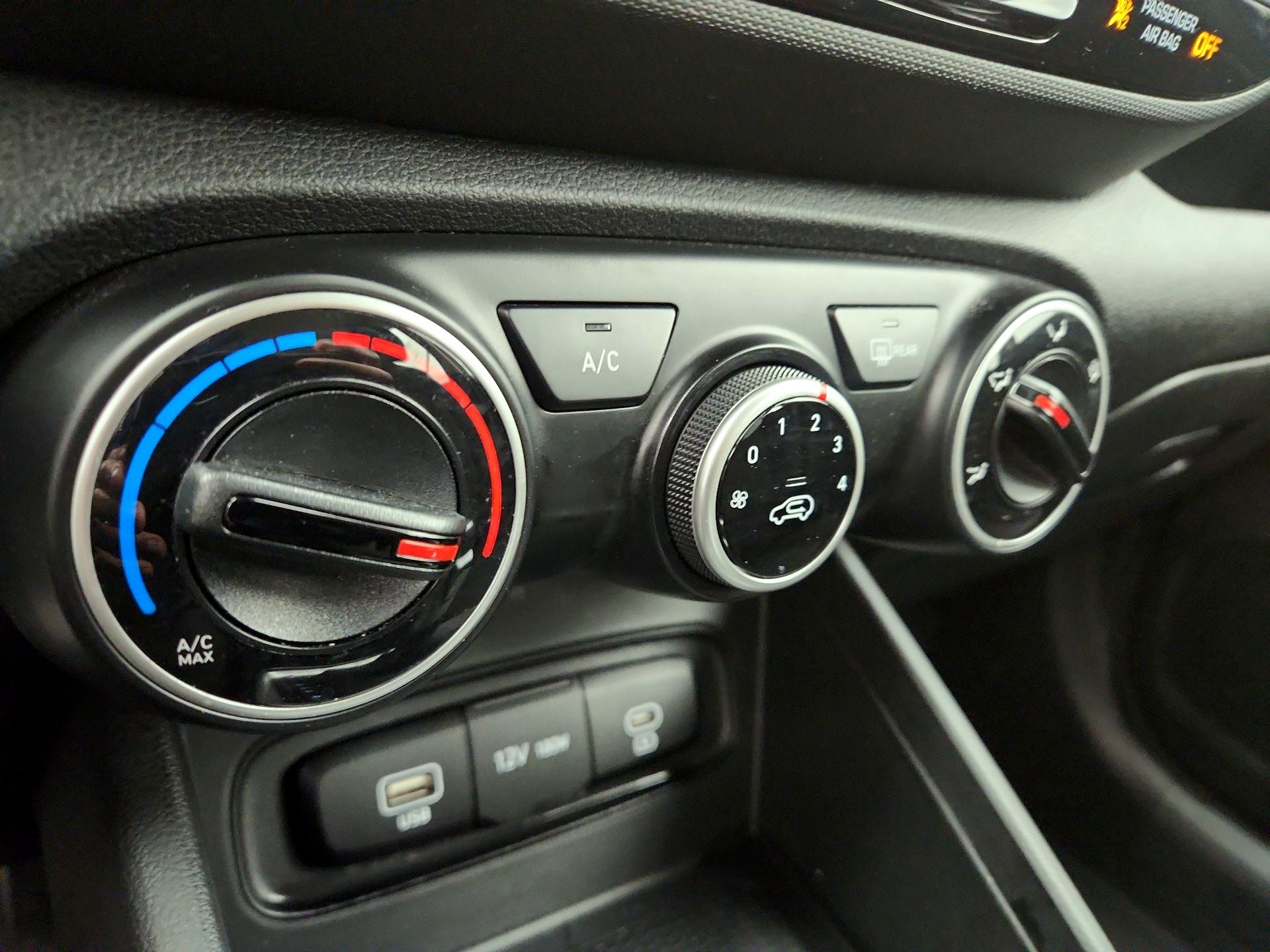 Thumbnail: 2023 Hyundai Venue - 16