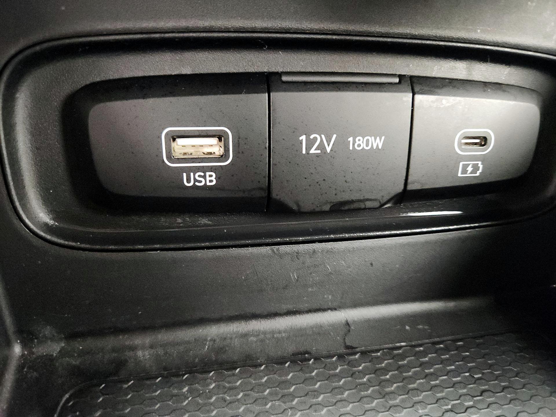 Thumbnail: 2023 Hyundai Venue - 18