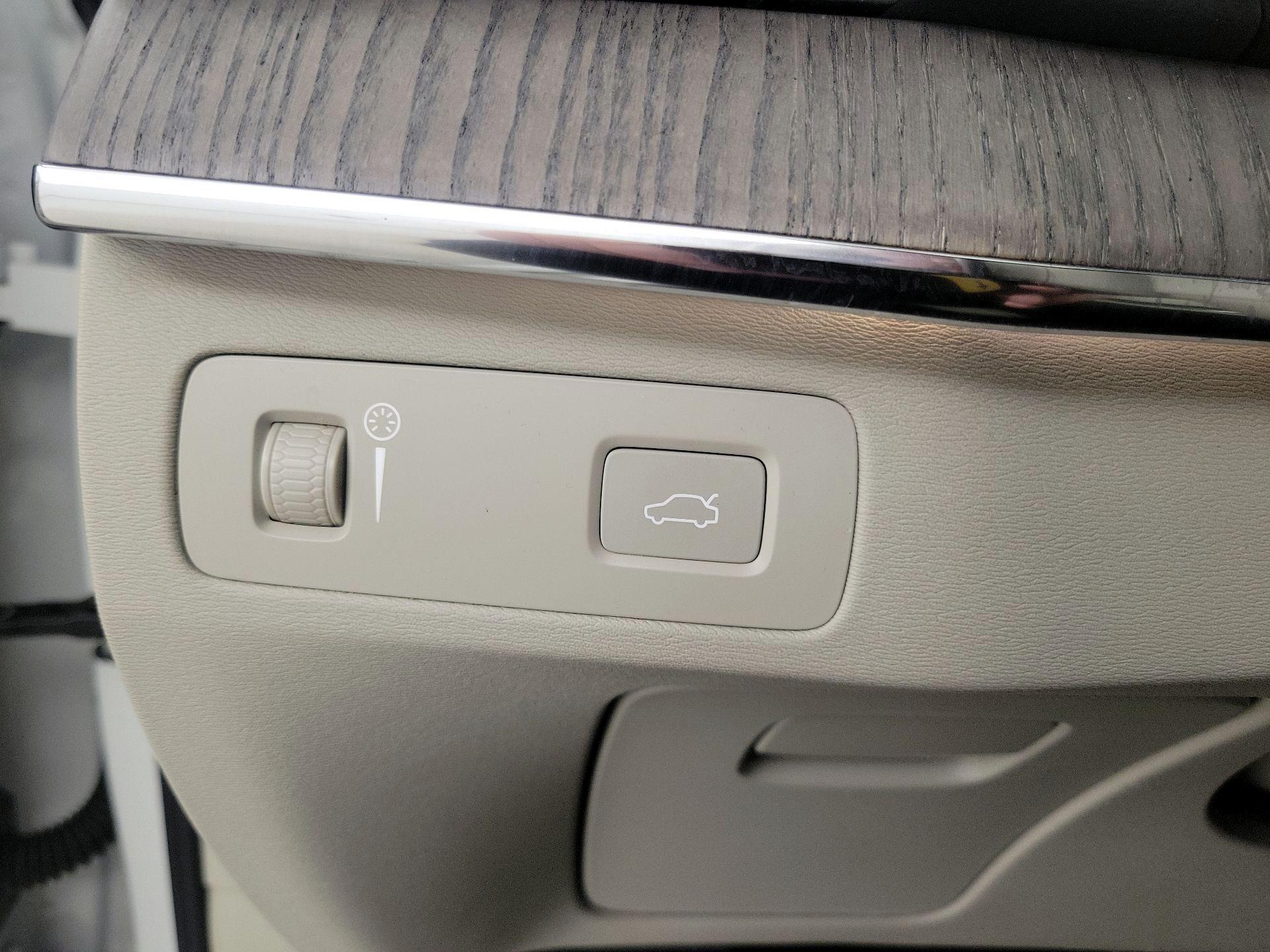 Thumbnail: 2022 Volvo XC90 - 13