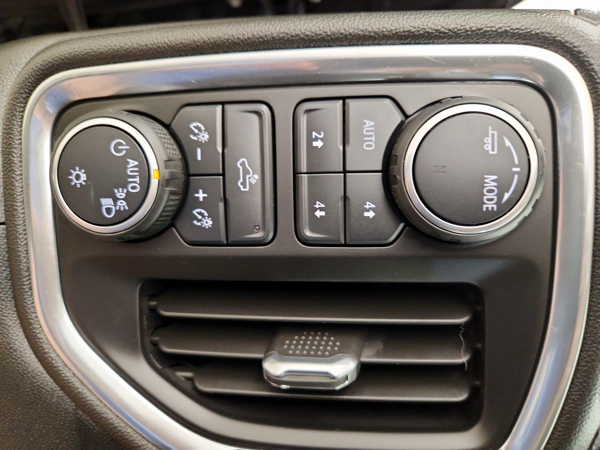 Thumbnail: 2020 Chevrolet Silverado 1500 - 13