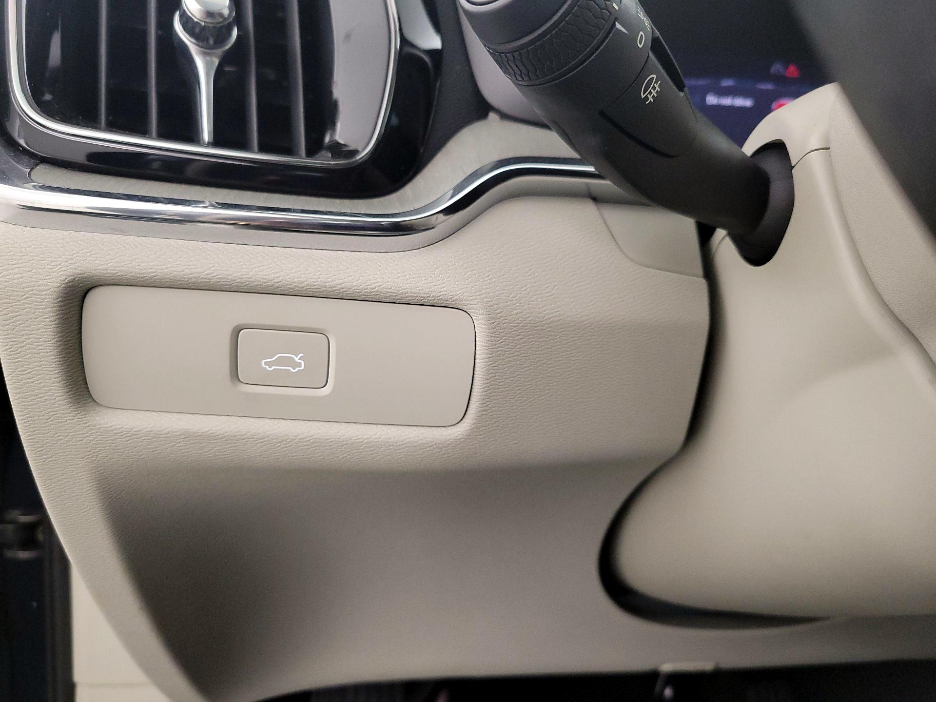 Thumbnail: 2023 Volvo S60 - 13