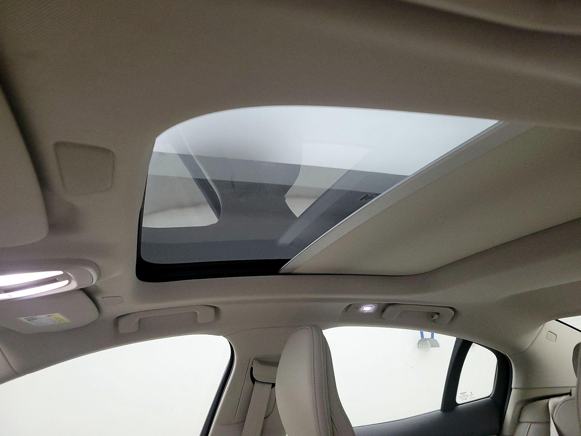 Thumbnail: 2023 Volvo S60 - 19