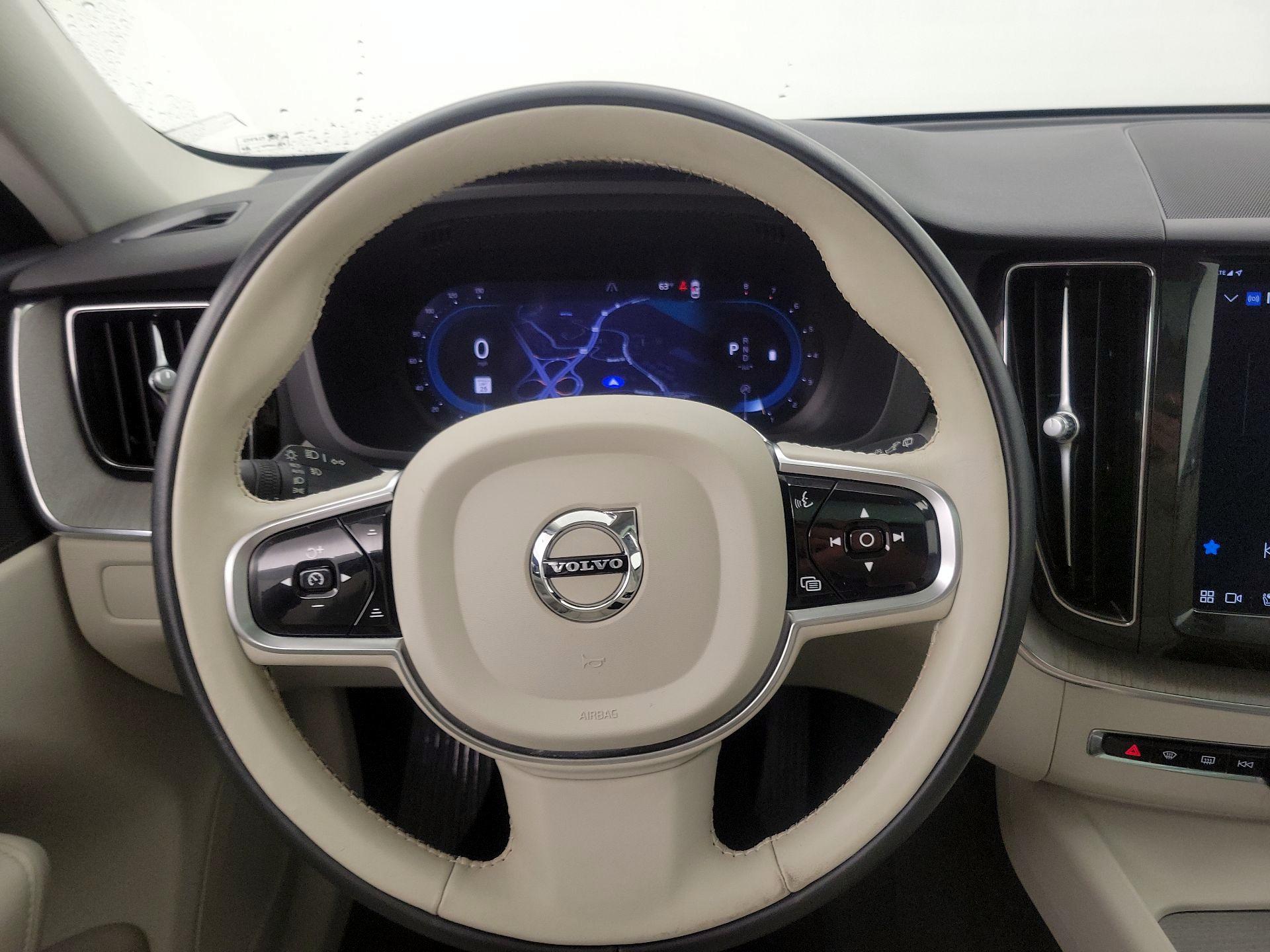 Thumbnail: 2023 Volvo XC60 - 10