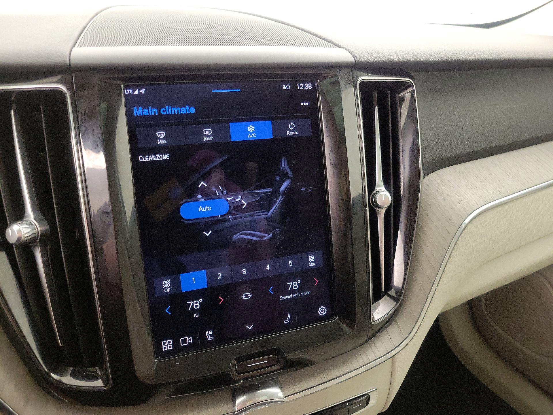 Thumbnail: 2023 Volvo XC60 - 17