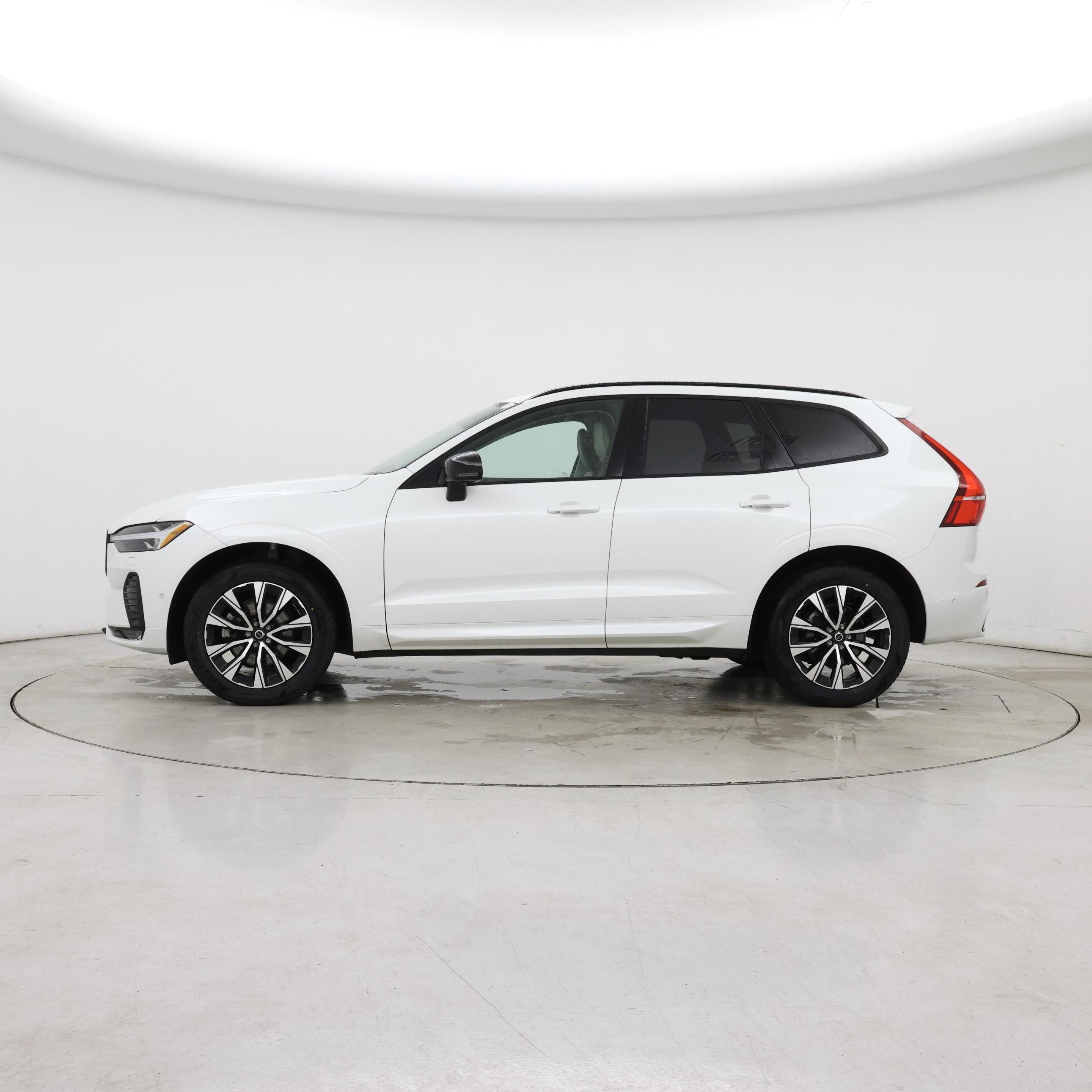 Thumbnail: 2023 Volvo XC60 - 3