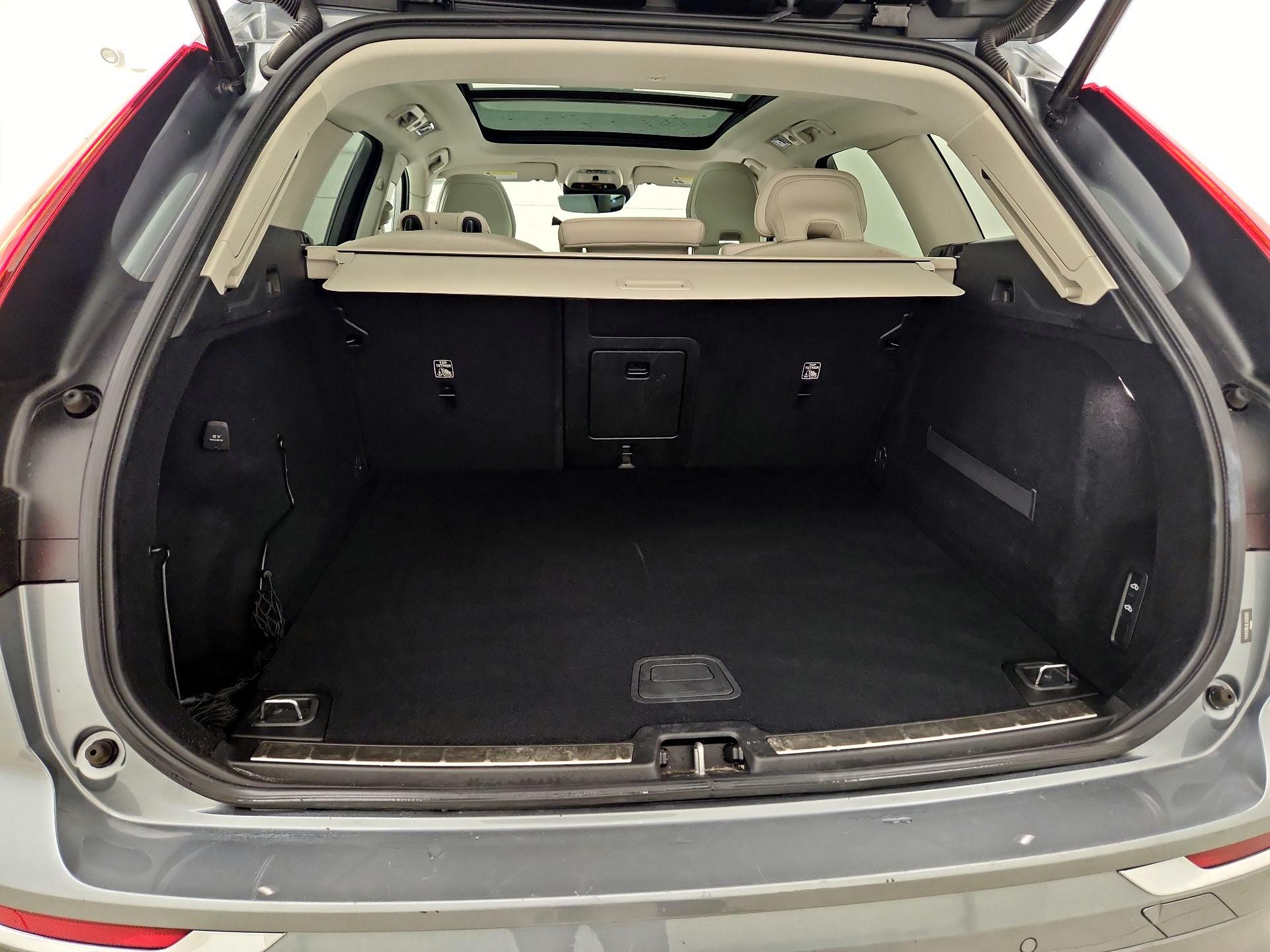 Thumbnail: 2020 Volvo XC60 - 20