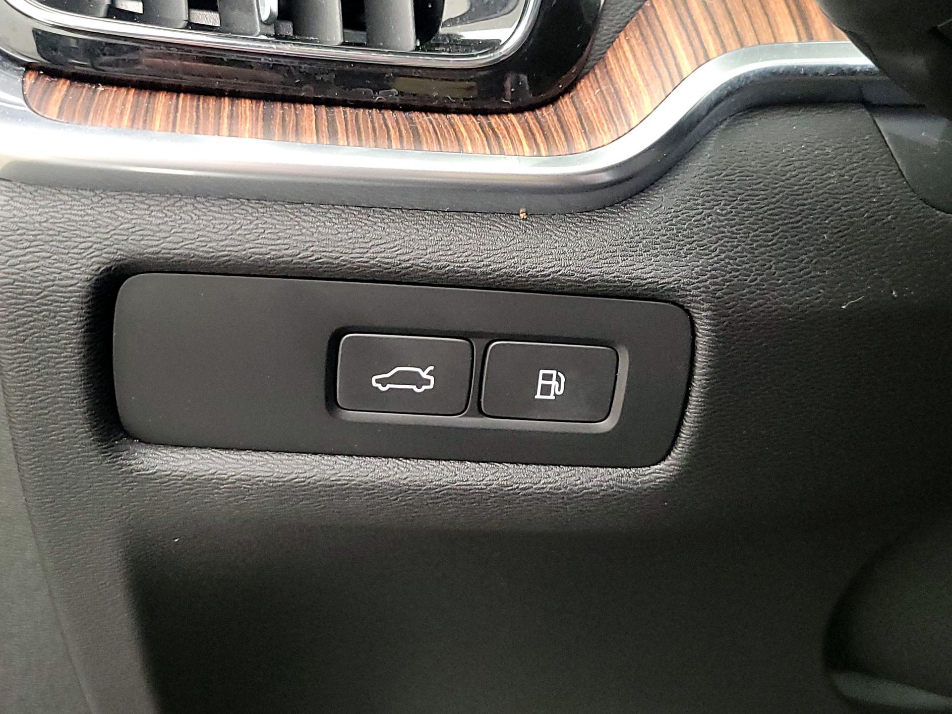 Thumbnail: 2023 Volvo S60 - 13