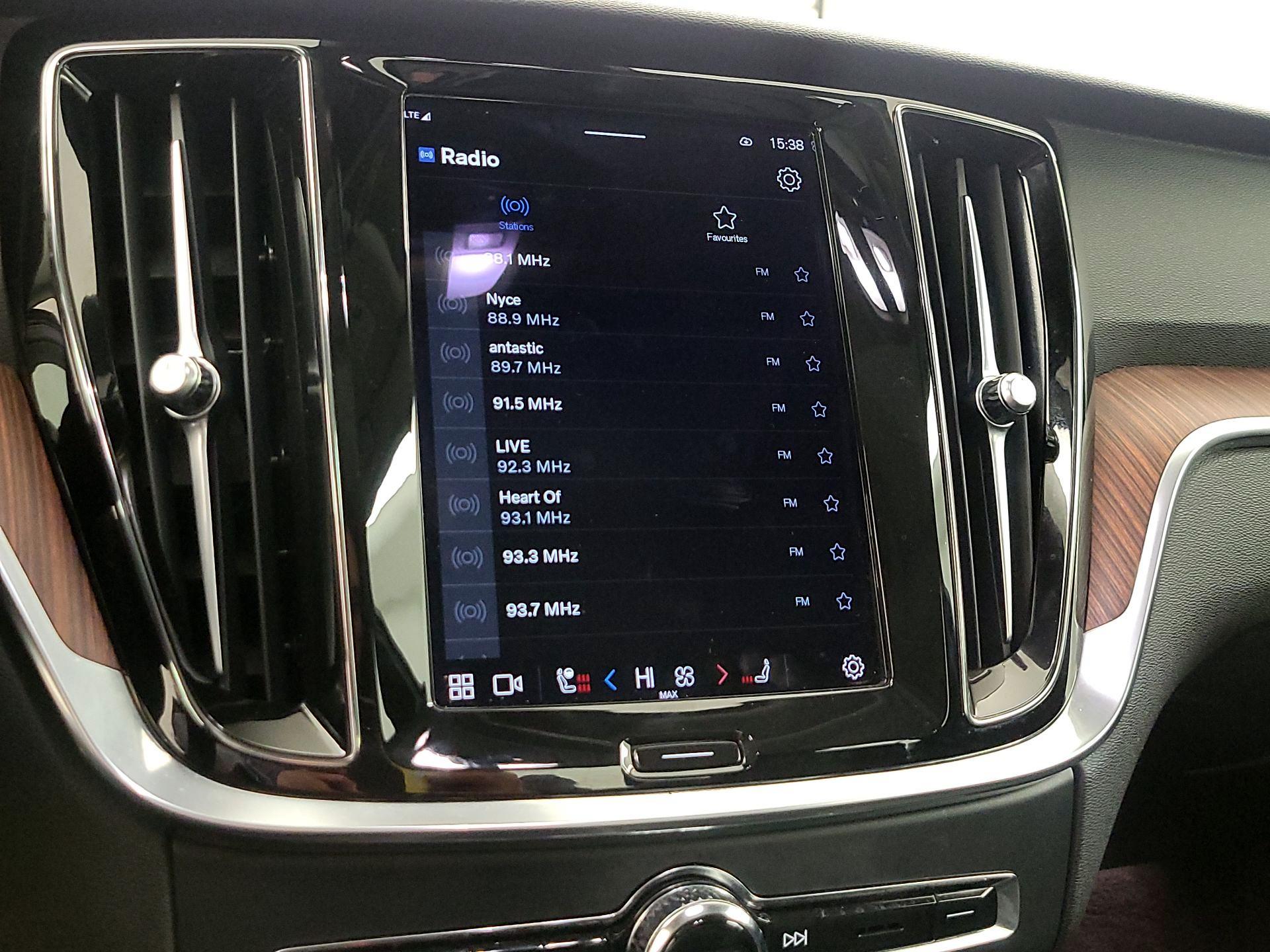 Thumbnail: 2023 Volvo S60 - 15