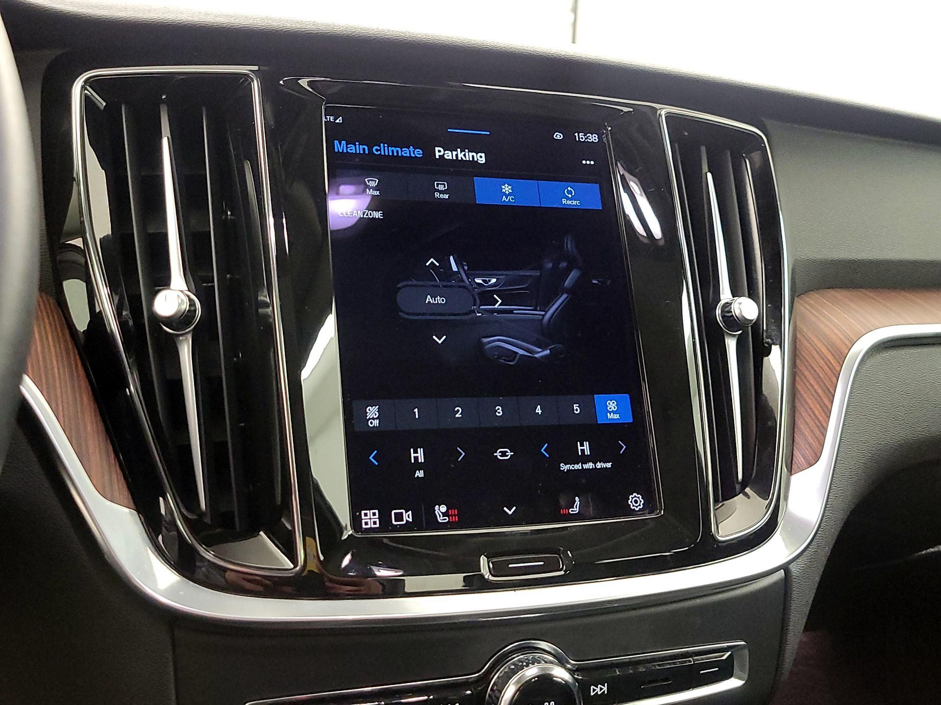 Thumbnail: 2023 Volvo S60 - 16