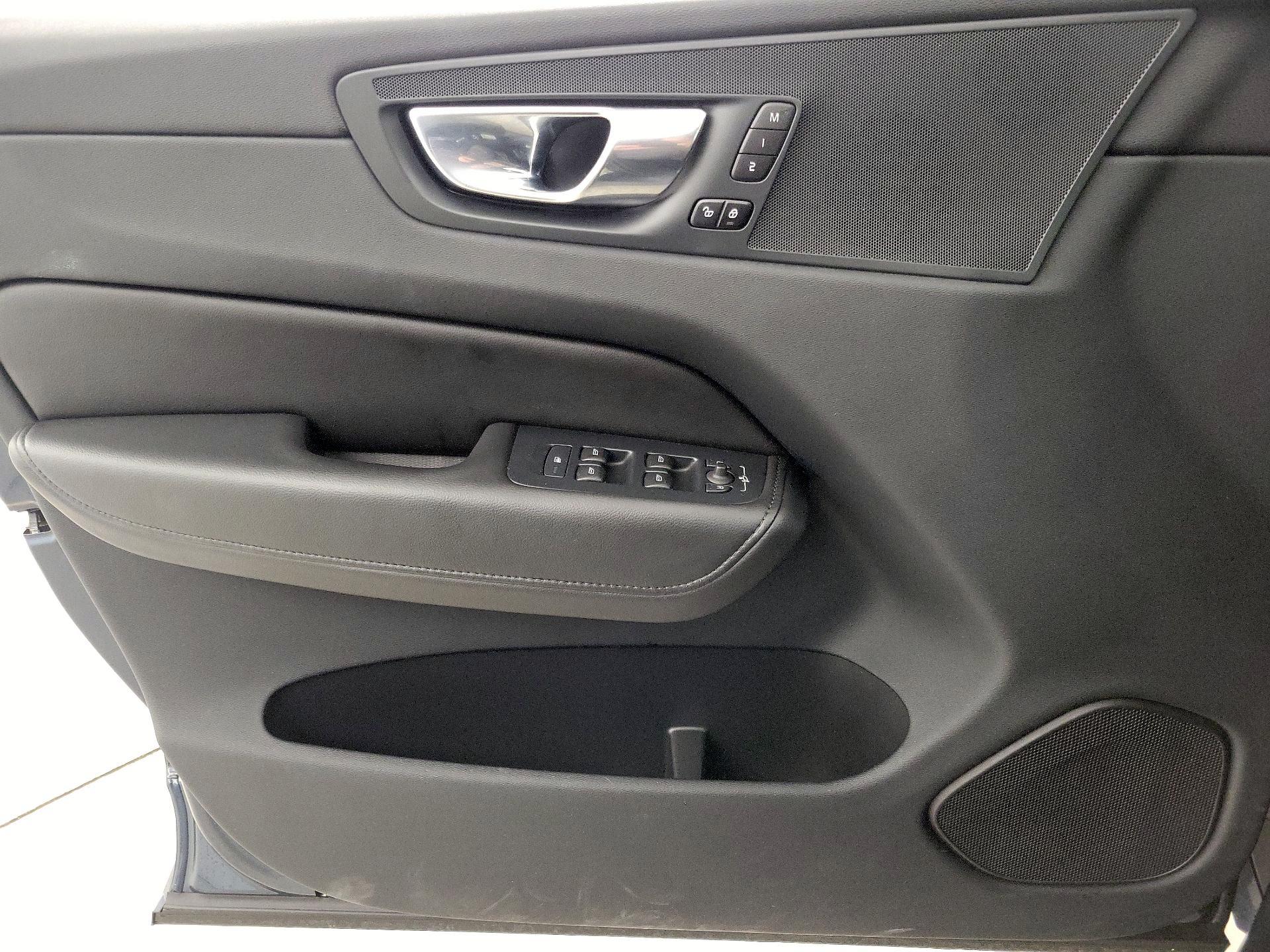 Thumbnail: 2023 Volvo XC60 - 12