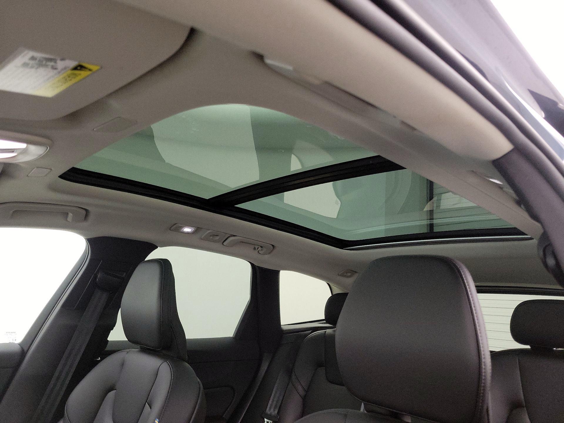 Thumbnail: 2023 Volvo XC60 - 19