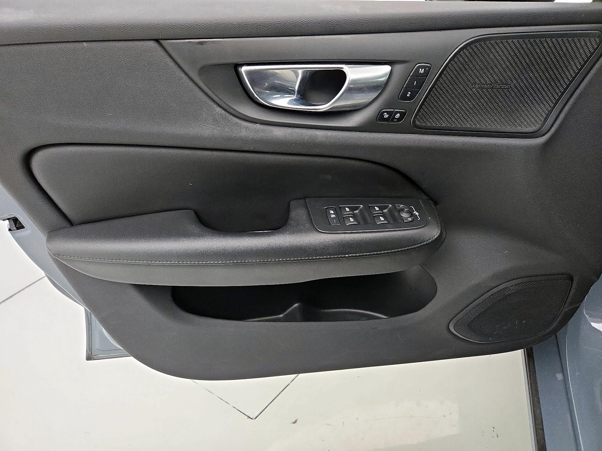 Thumbnail: 2023 Volvo S60 - 12