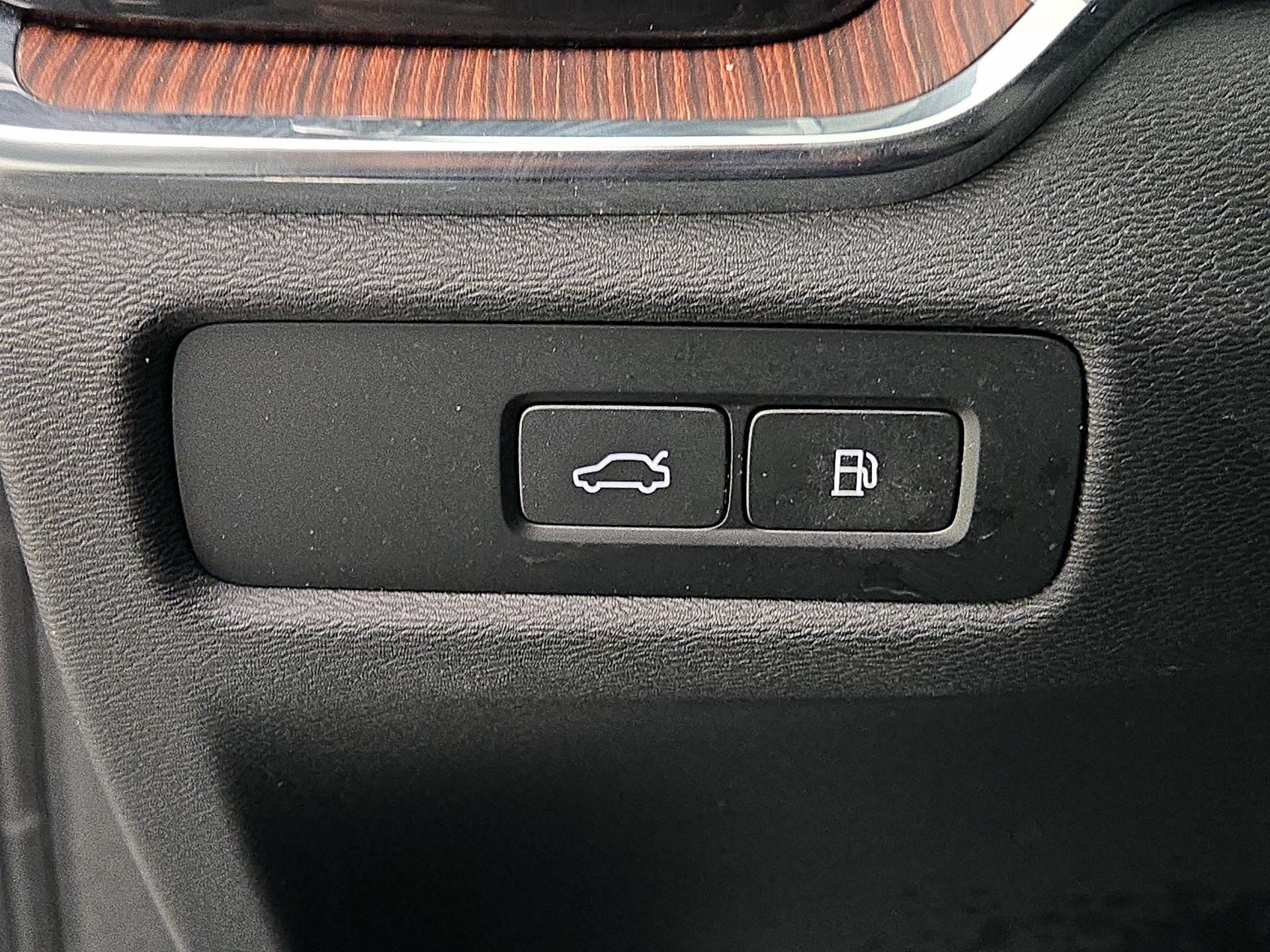 Thumbnail: 2023 Volvo S60 - 13