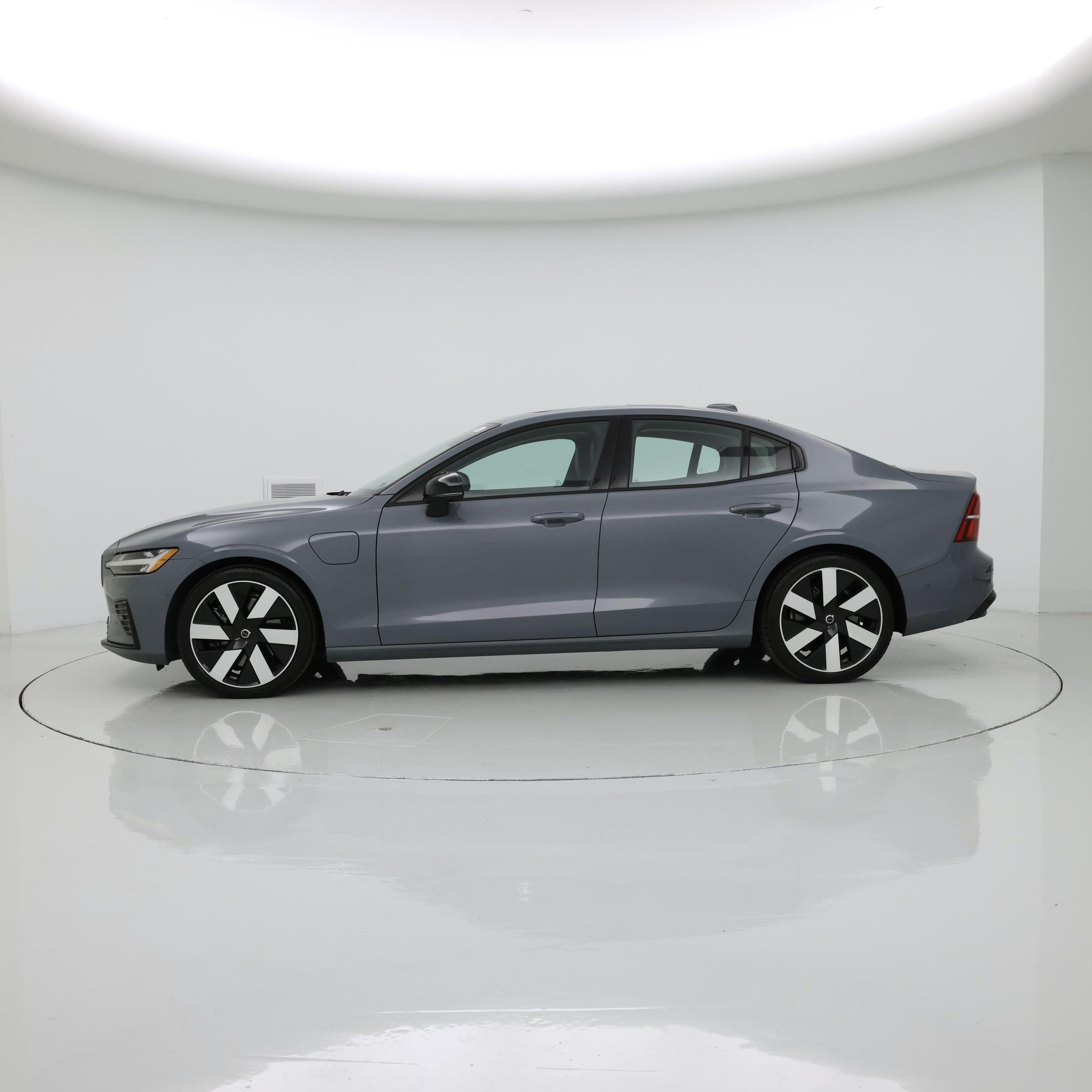 Thumbnail: 2023 Volvo S60 - 3