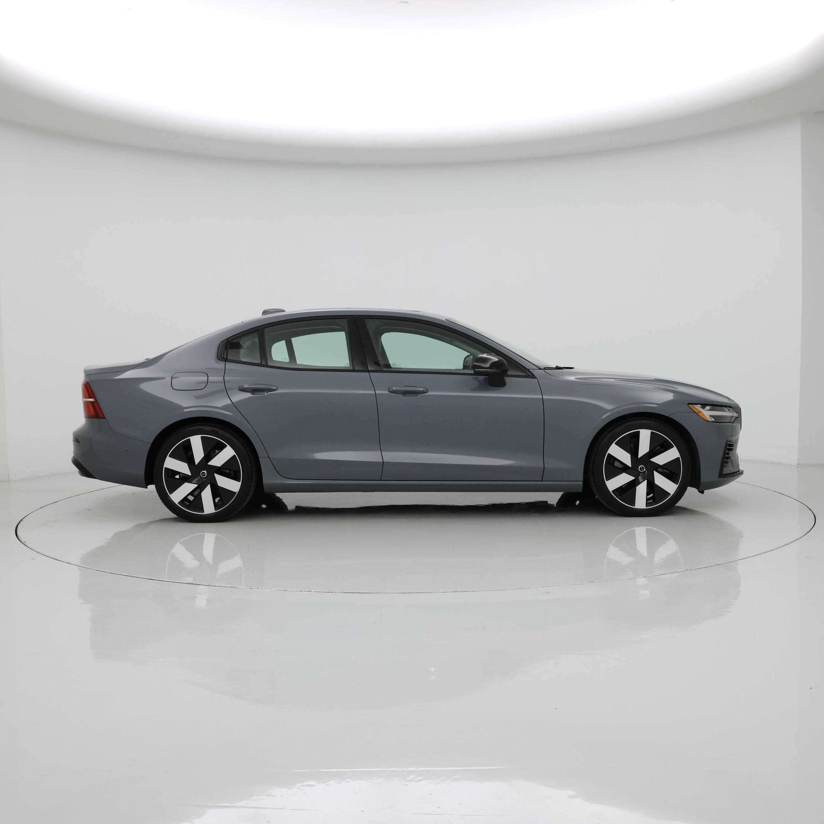 Thumbnail: 2023 Volvo S60 - 7