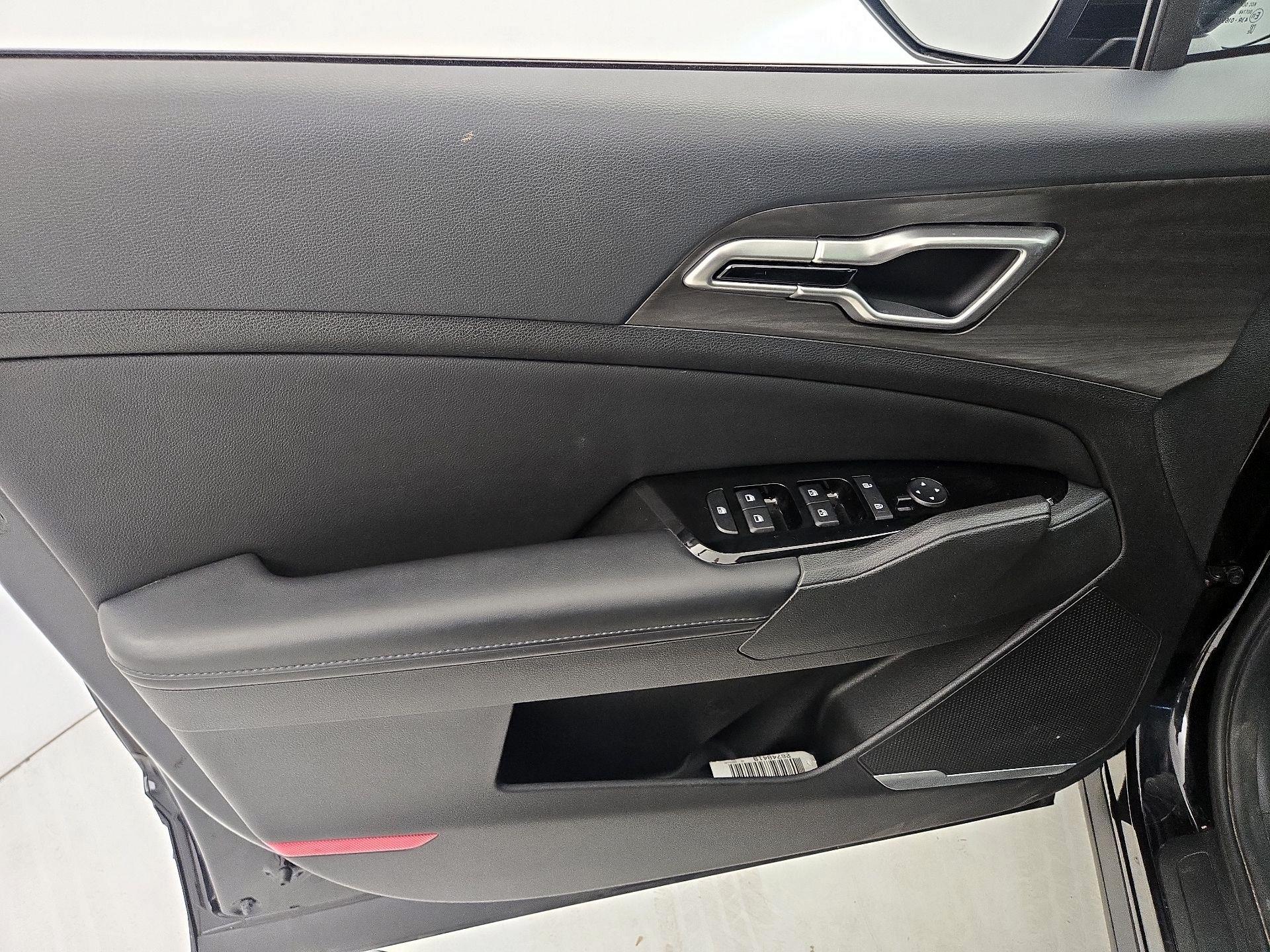 Thumbnail: 2023 Kia Sportage - 12