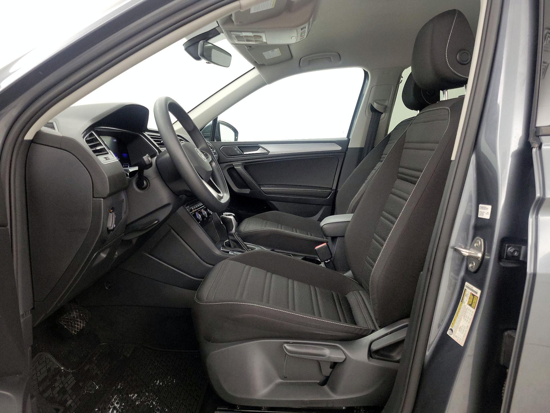 Thumbnail: 2023 Volkswagen Tiguan - 11