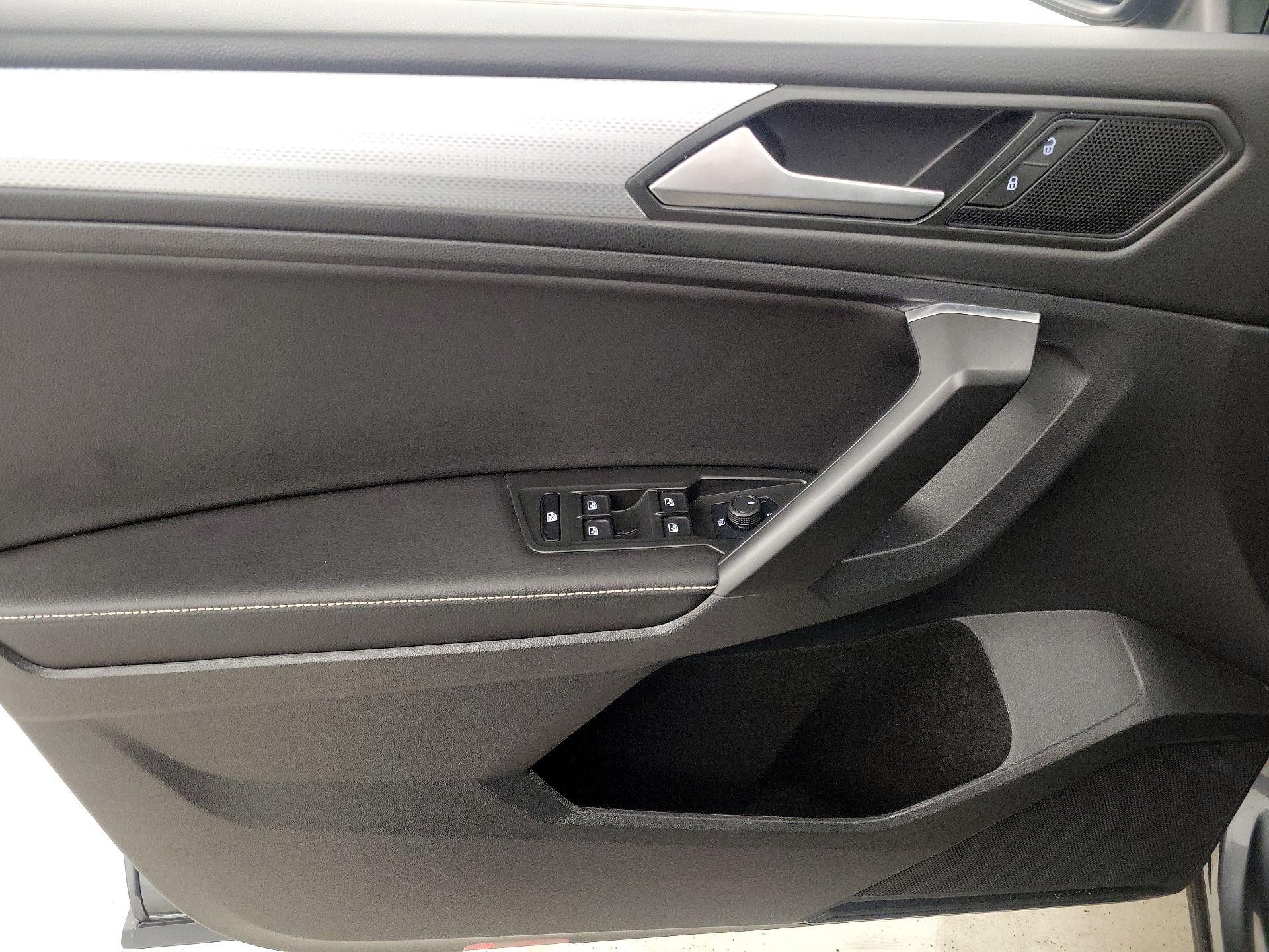 Thumbnail: 2023 Volkswagen Tiguan - 12