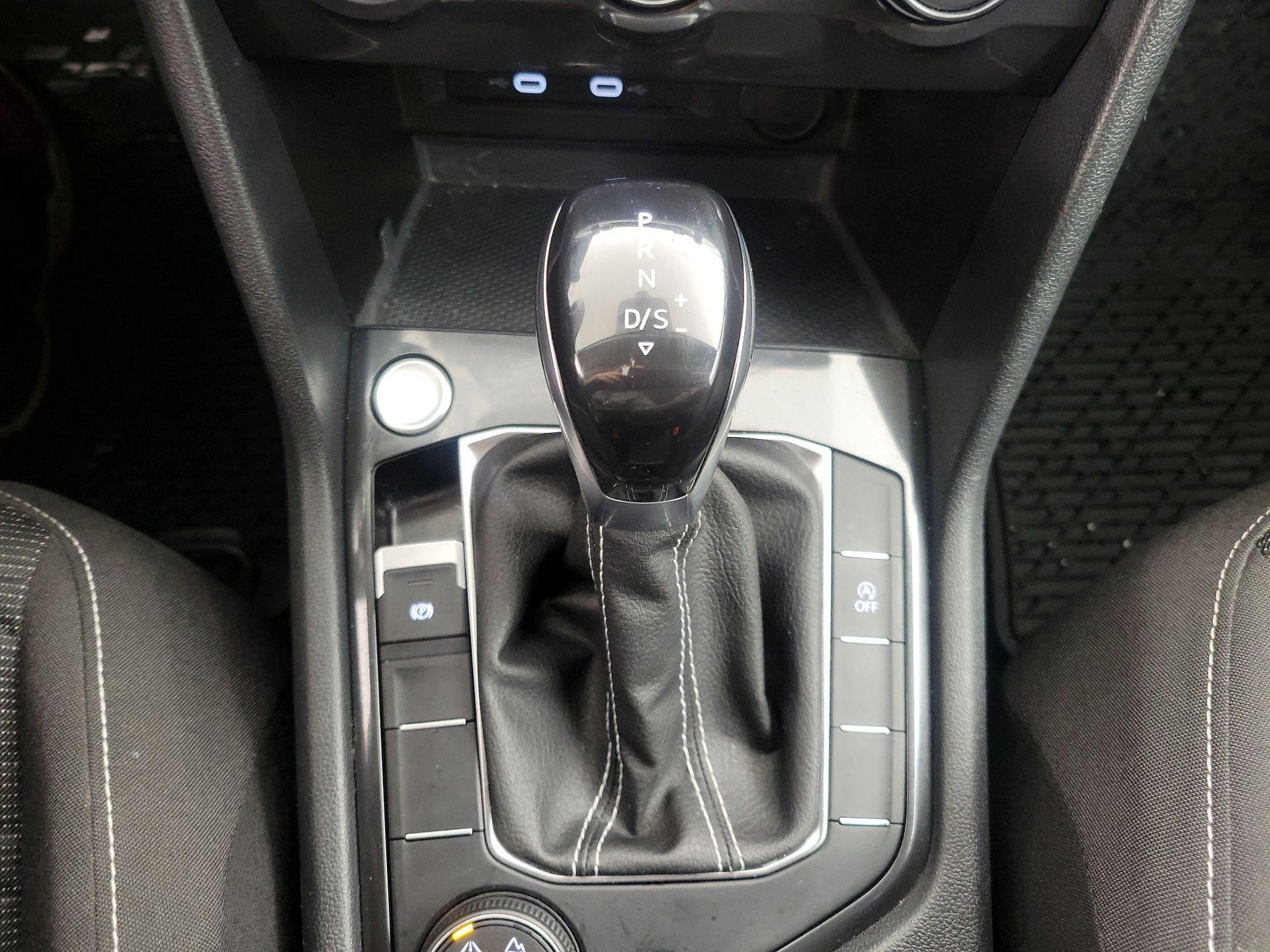 Thumbnail: 2023 Volkswagen Tiguan - 17