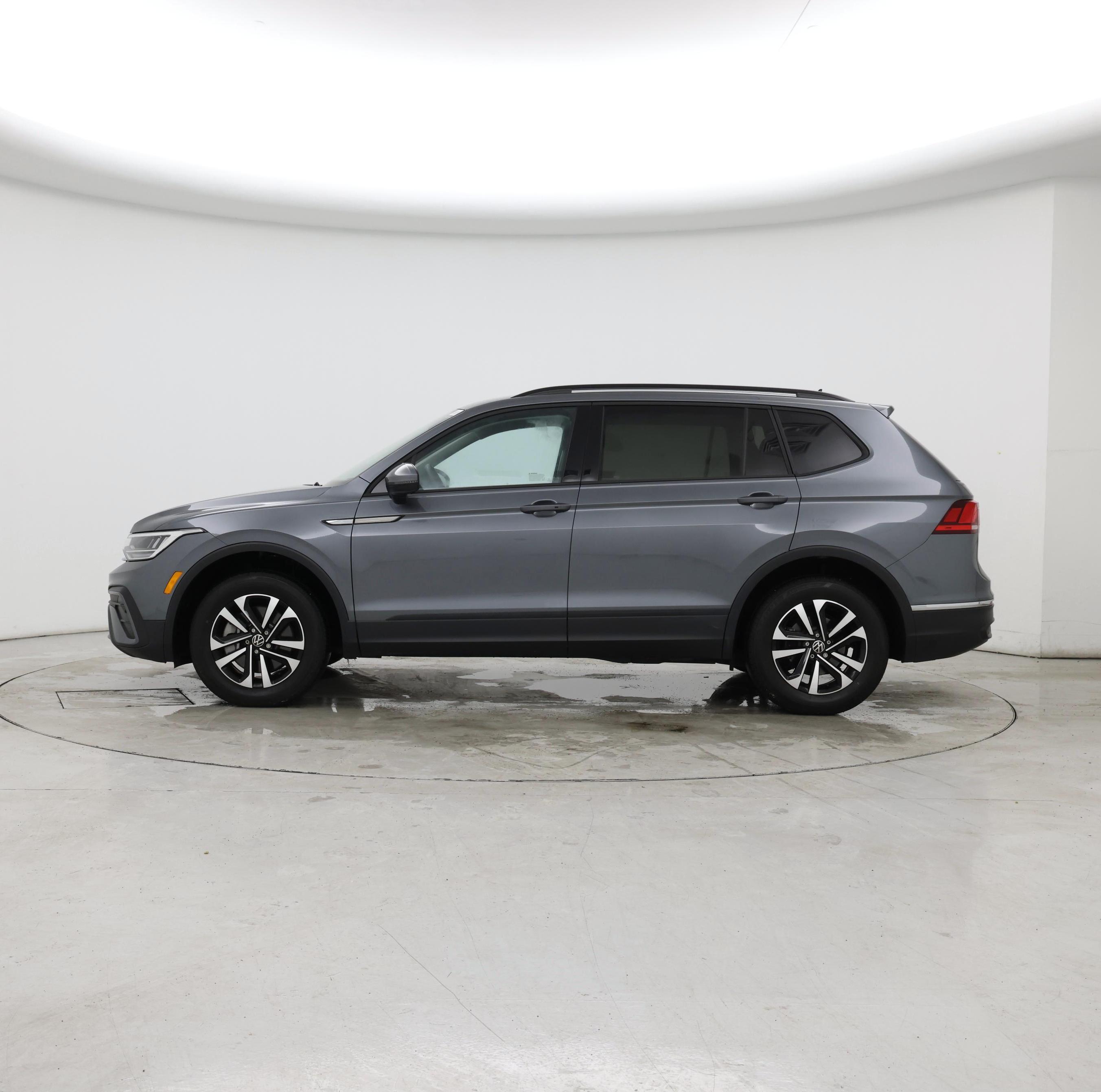 Thumbnail: 2023 Volkswagen Tiguan - 3