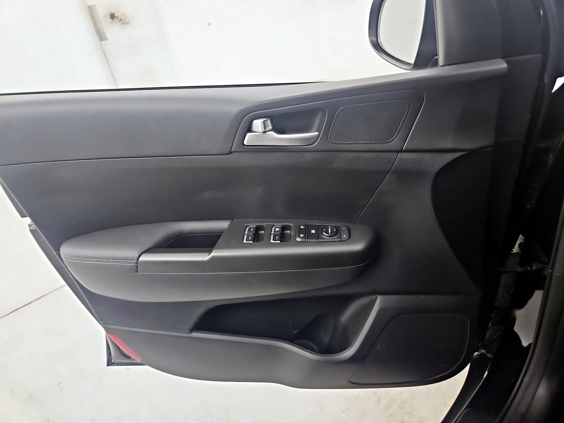 Thumbnail: 2022 Kia Sportage - 12