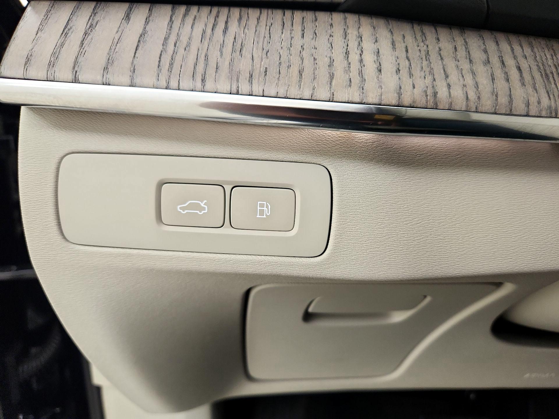 Thumbnail: 2023 Volvo XC90 - 13