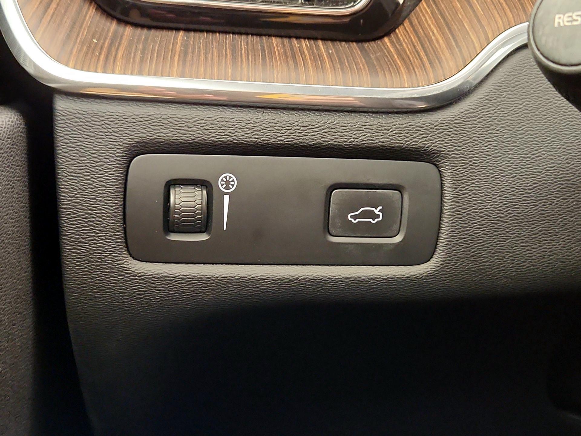 Thumbnail: 2021 Volvo XC60 - 11