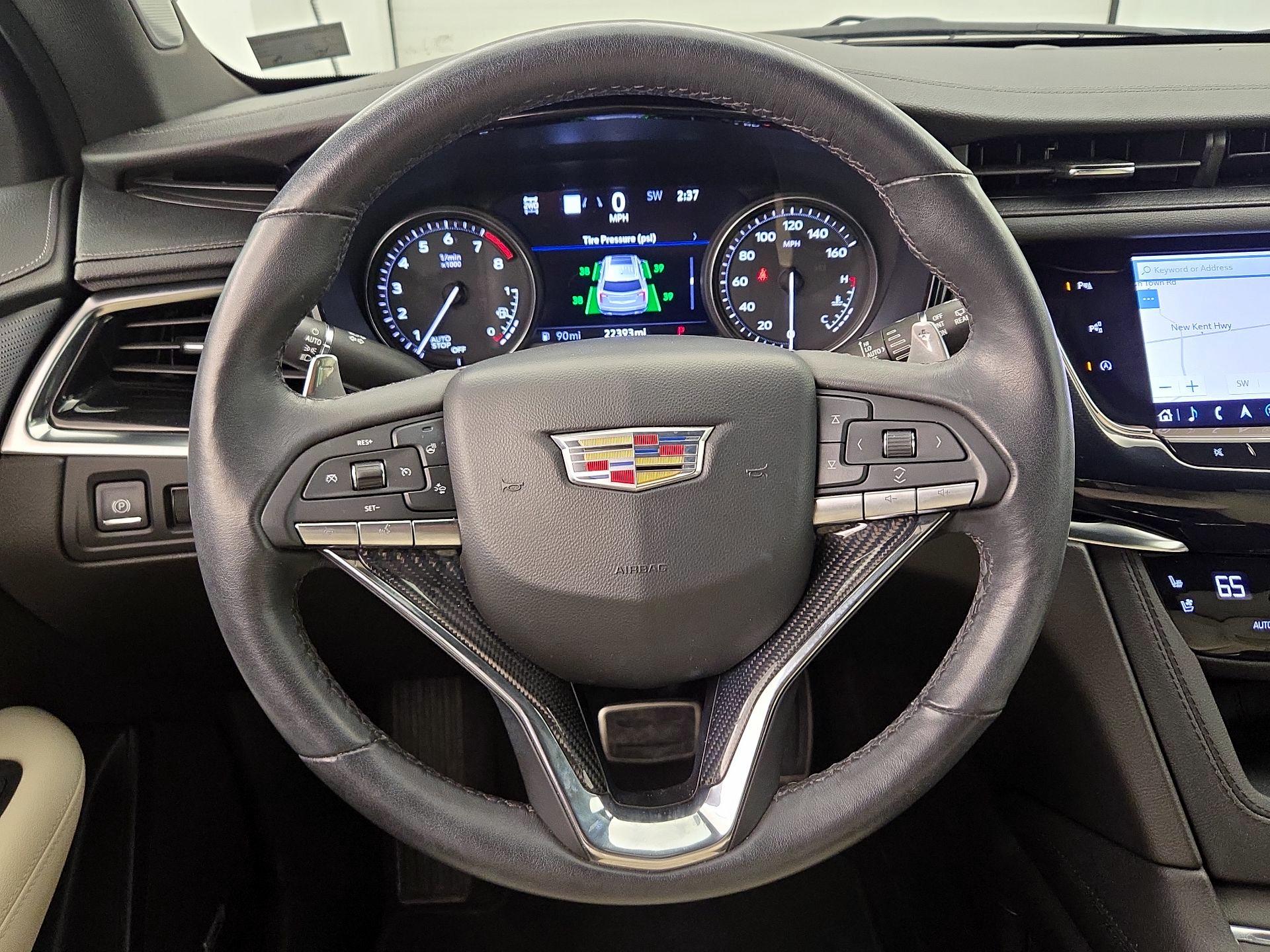 Thumbnail: 2023 Cadillac XT6 - 10