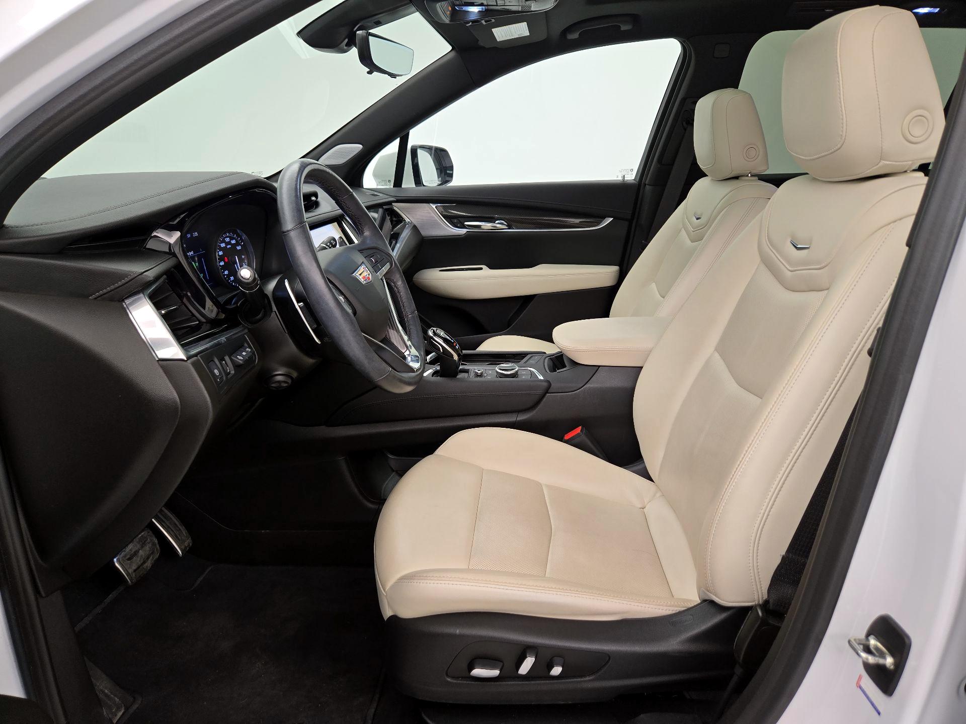 Thumbnail: 2023 Cadillac XT6 - 11