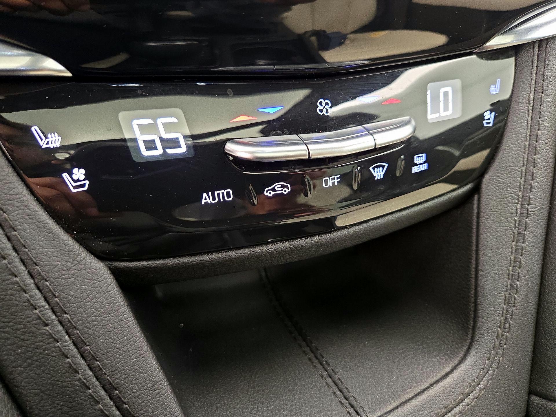 Thumbnail: 2023 Cadillac XT6 - 17