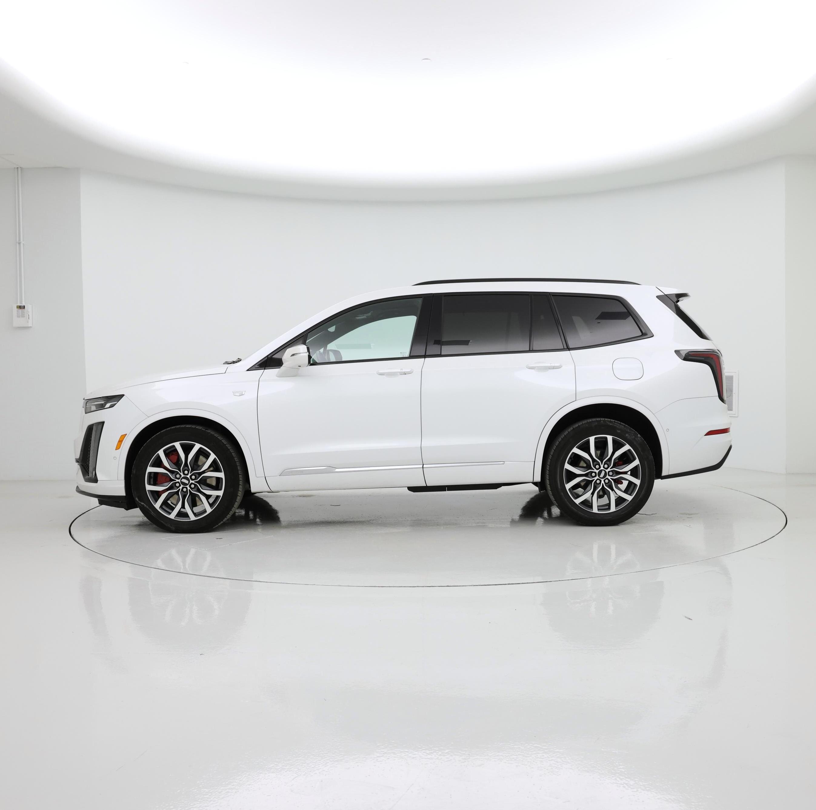 Thumbnail: 2023 Cadillac XT6 - 3