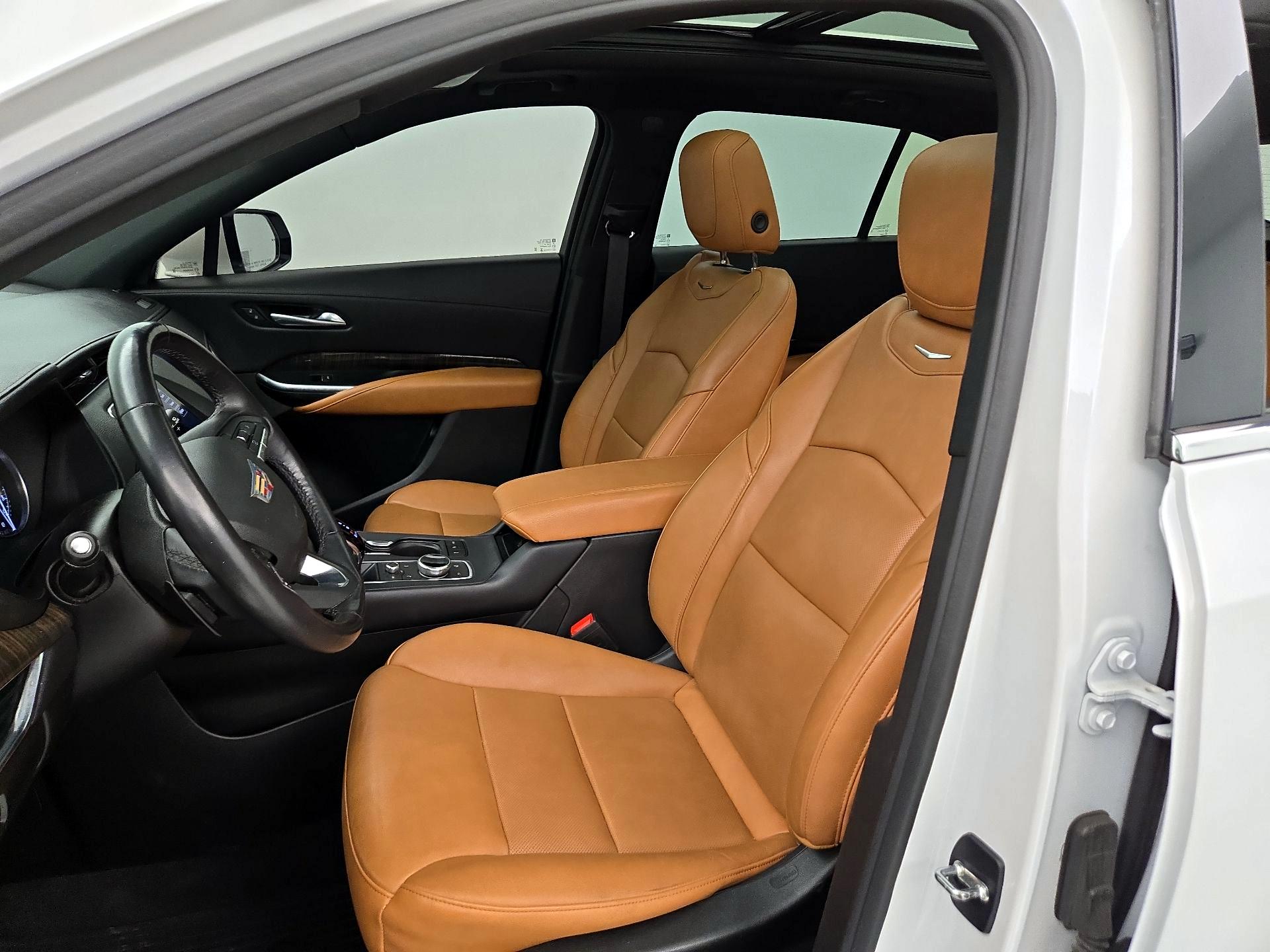 Thumbnail: 2023 Cadillac XT4 - 11