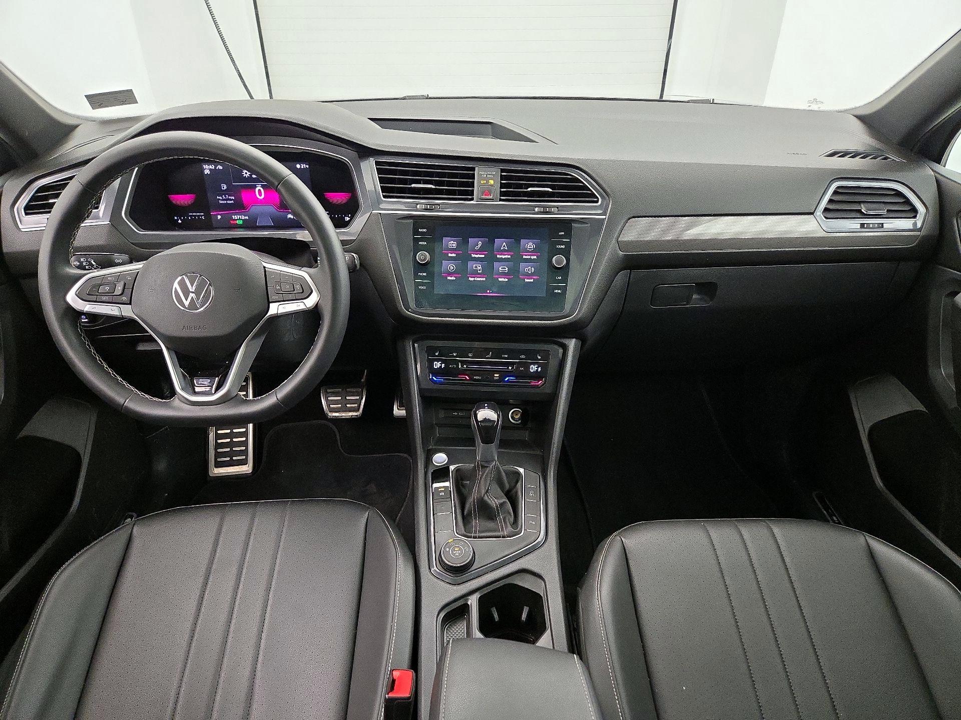 Thumbnail: 2023 Volkswagen Tiguan - 9