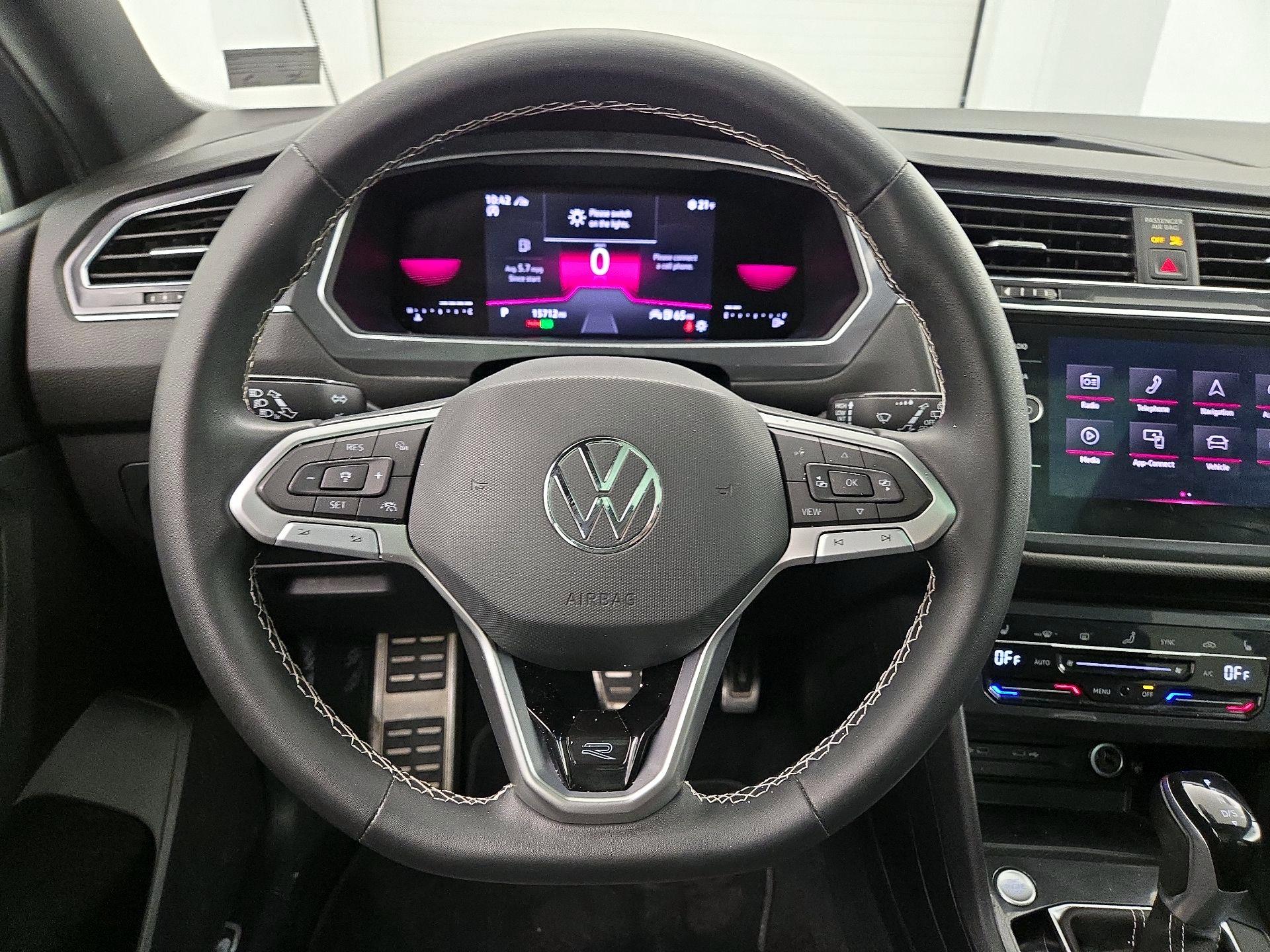 Thumbnail: 2023 Volkswagen Tiguan - 10