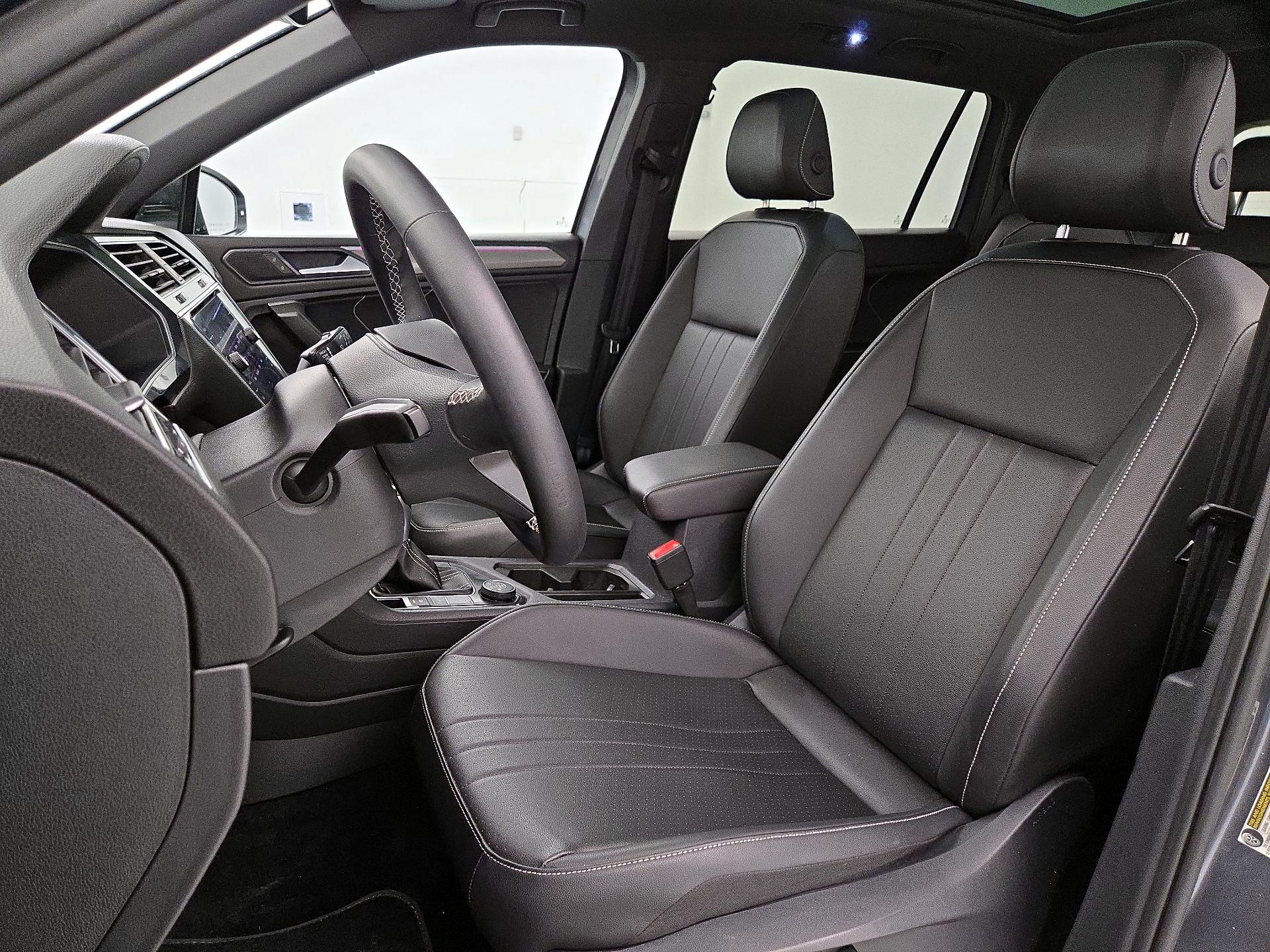 Thumbnail: 2023 Volkswagen Tiguan - 11