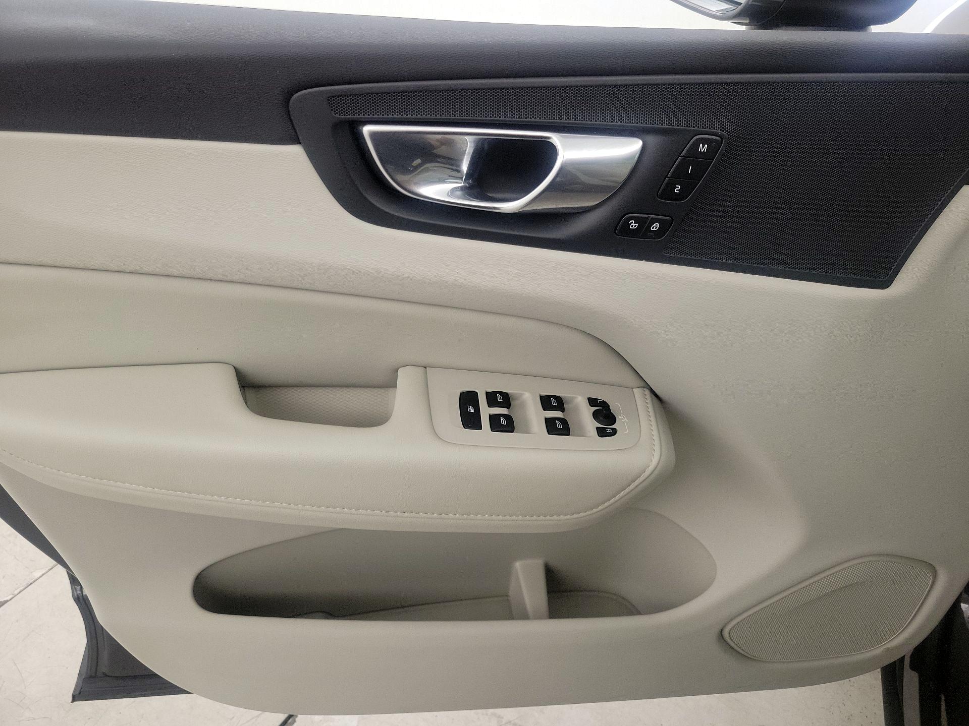 Thumbnail: 2023 Volvo XC60 - 12