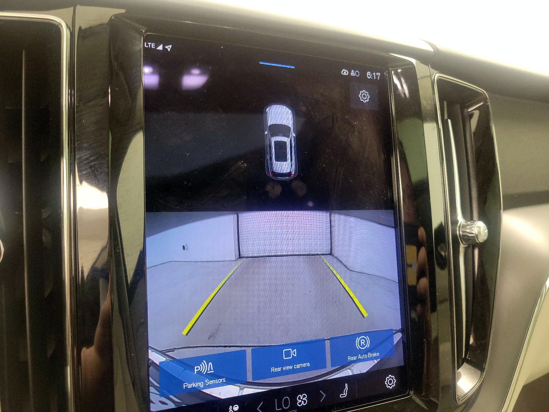 Thumbnail: 2023 Volvo XC60 - 15