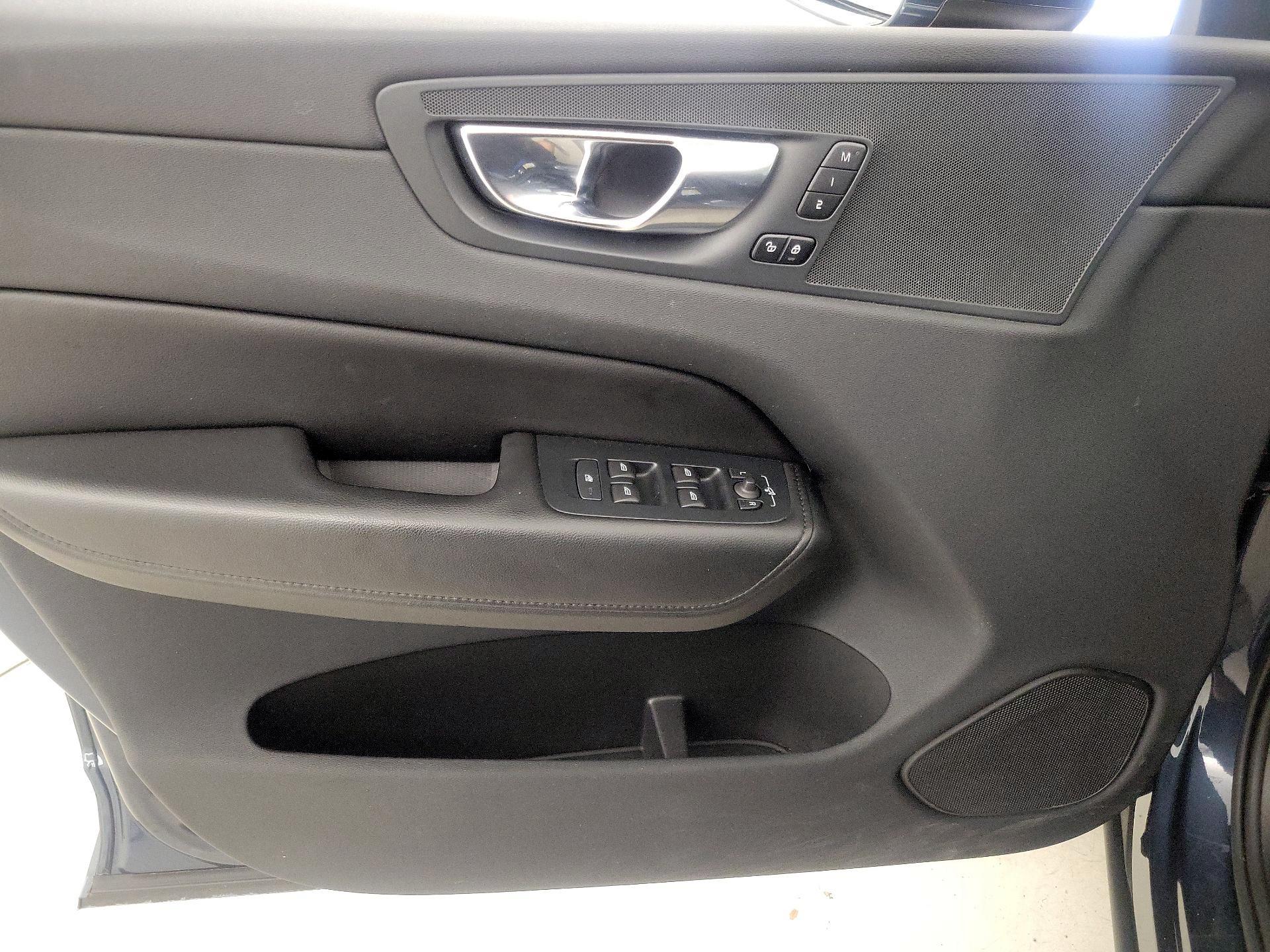 Thumbnail: 2023 Volvo XC60 - 12