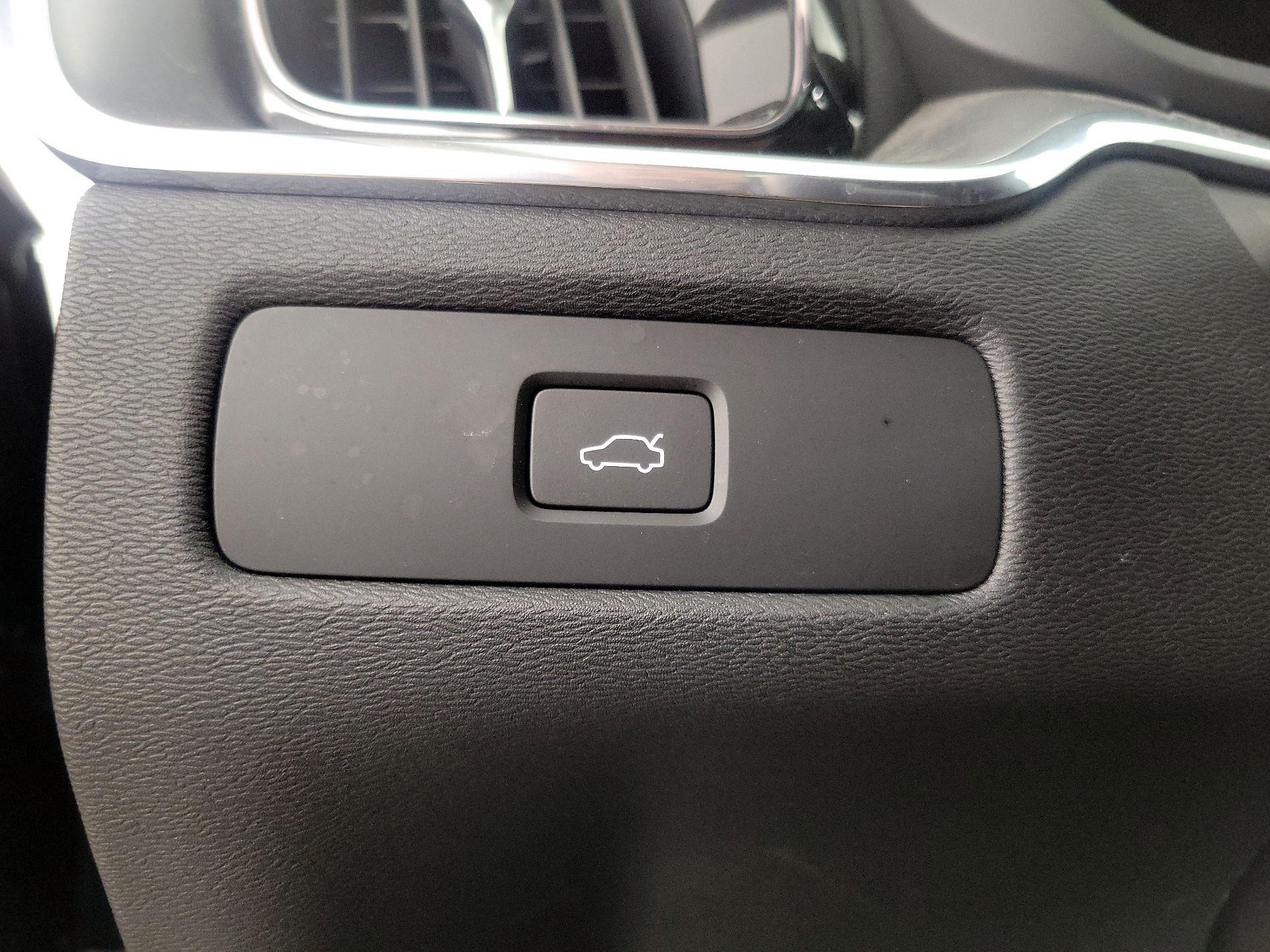 Thumbnail: 2023 Volvo XC60 - 13