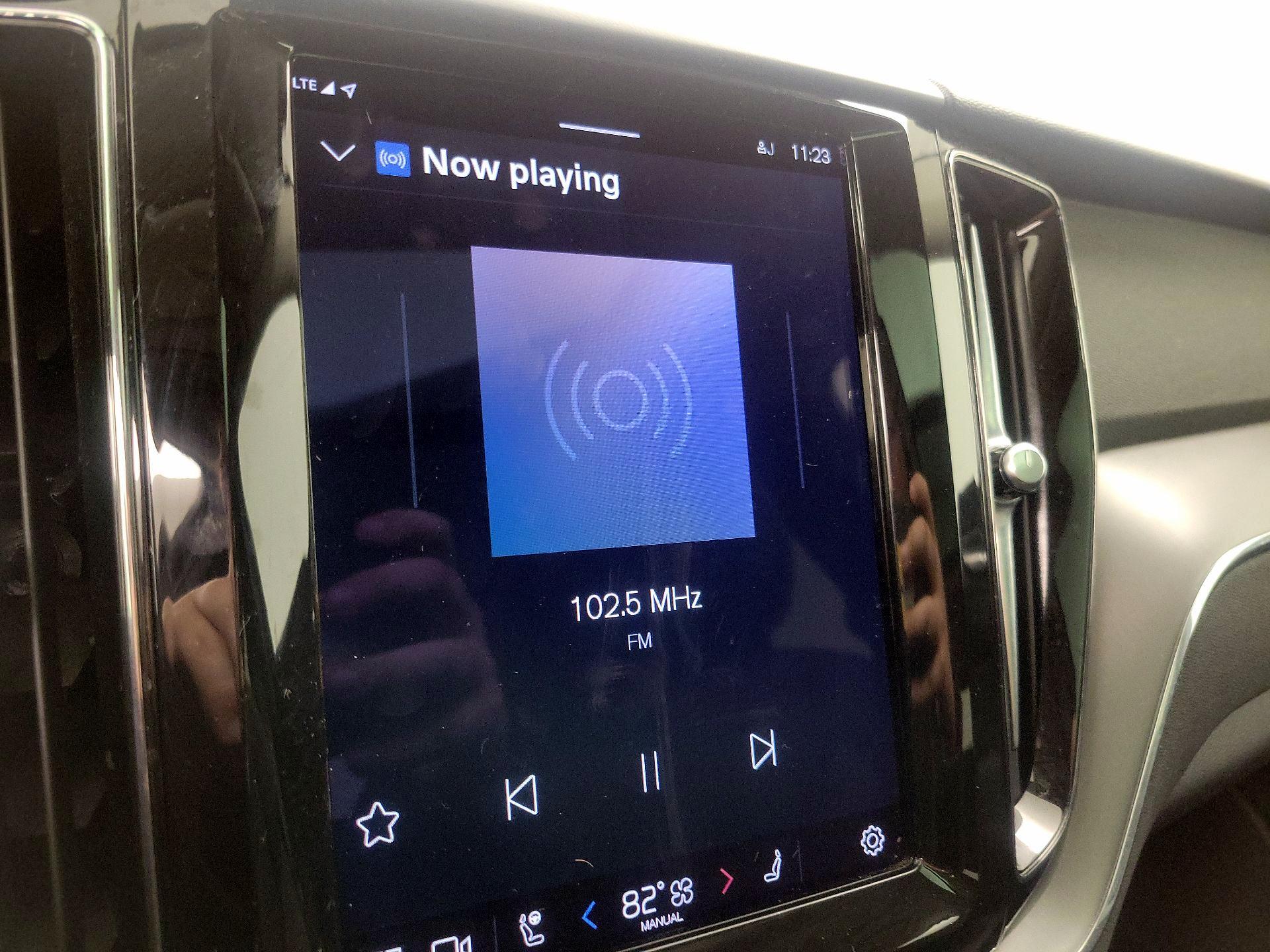 Thumbnail: 2023 Volvo XC60 - 16