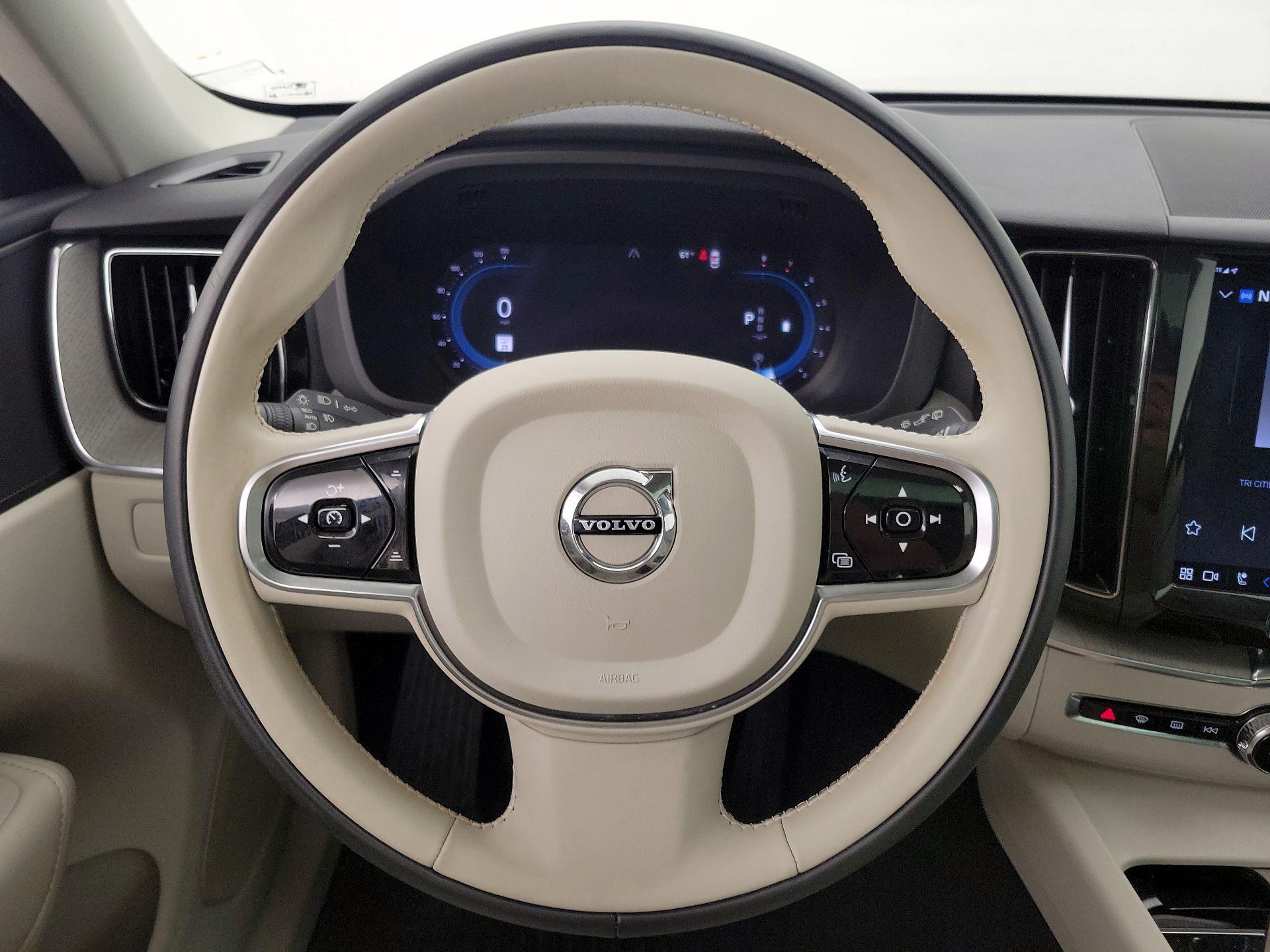 Thumbnail: 2023 Volvo XC60 - 10